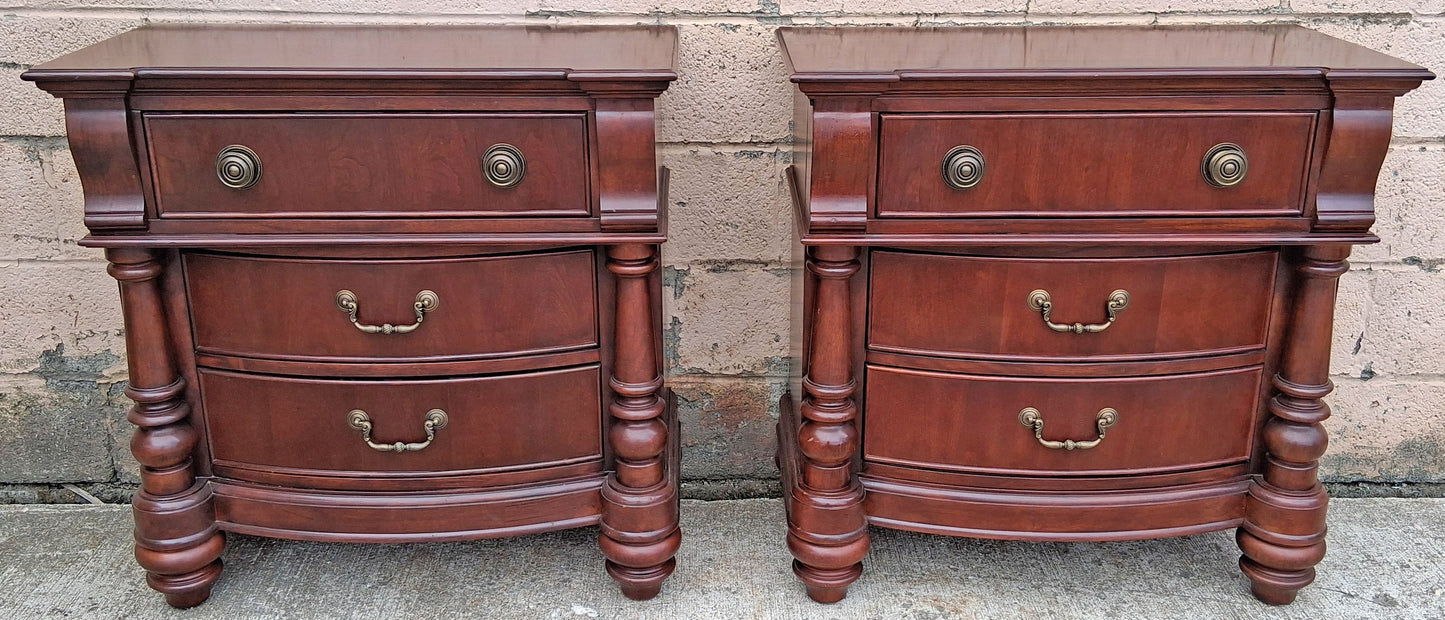 Pair Vintage Traditional Empire Cherry Bowfront Bedside Cabinets 3 Drawer Nightstands End Tables Column Bun Feet High End Bedroom Furniture