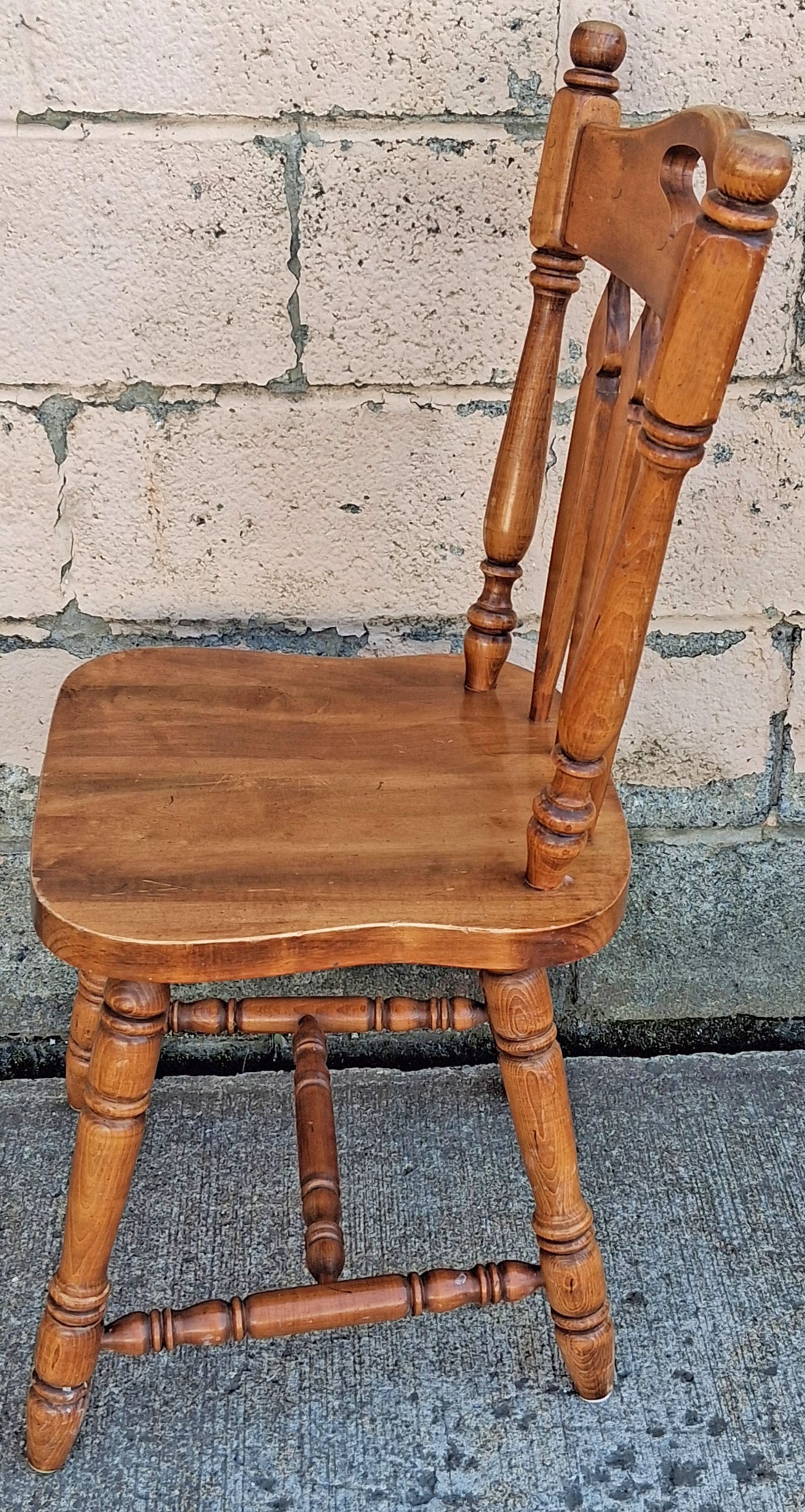 Set of 4 Vintage Maple Dining Chairs, Early American Colonial Farmhouse Kitchen Chairs, Wooden Arrow Back Dining Chairs with Heart Cutout