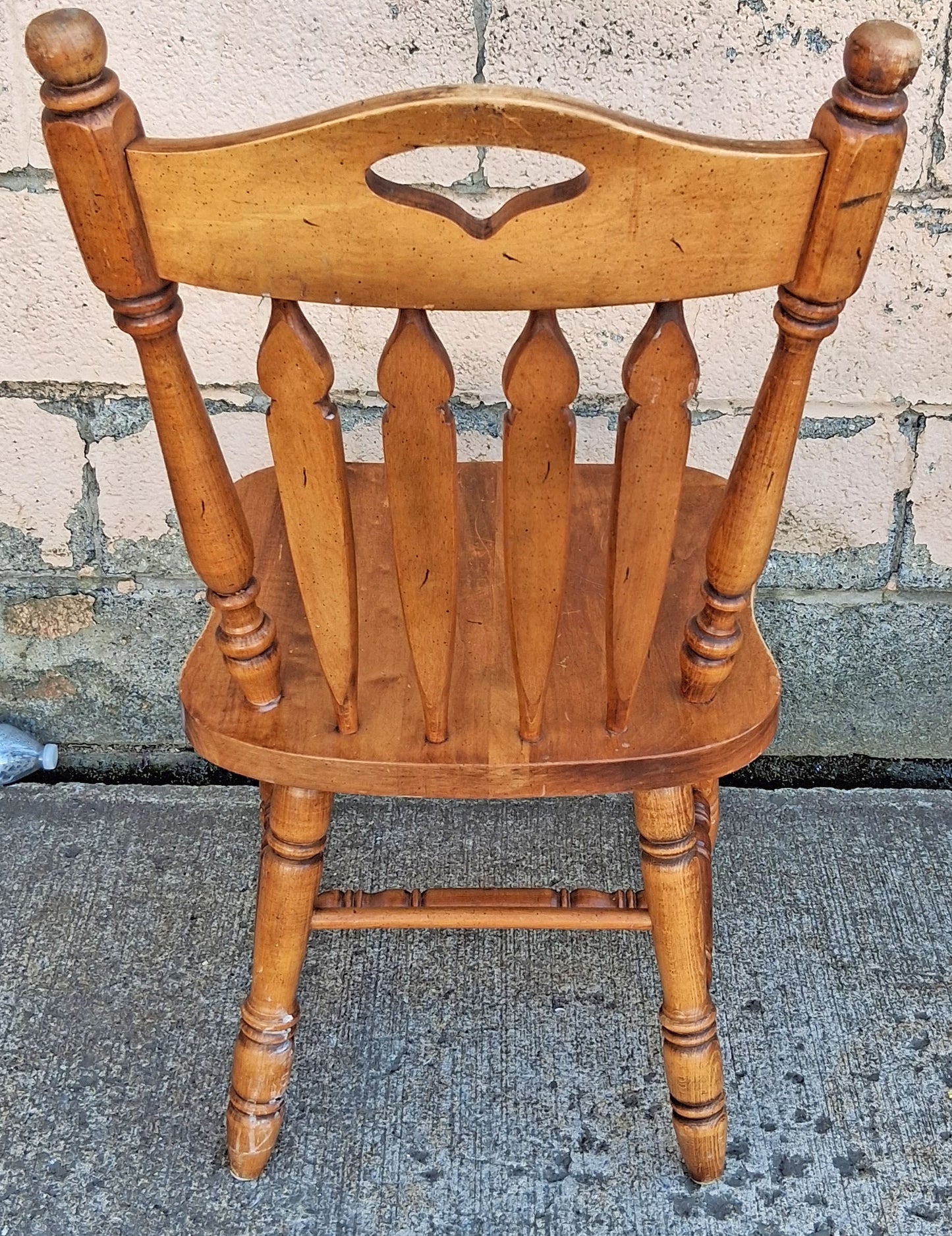 Set of 4 Vintage Maple Dining Chairs, Early American Colonial Farmhouse Kitchen Chairs, Wooden Arrow Back Dining Chairs with Heart Cutout