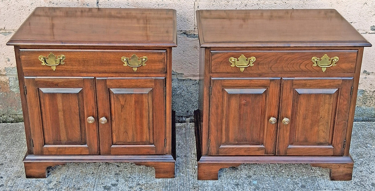 Pair Matching Vintage Traditional Pennsylvania House Limited Edition Solid Wood Cherry Storage Bedroom Set Nightstands Bedside Cabinets