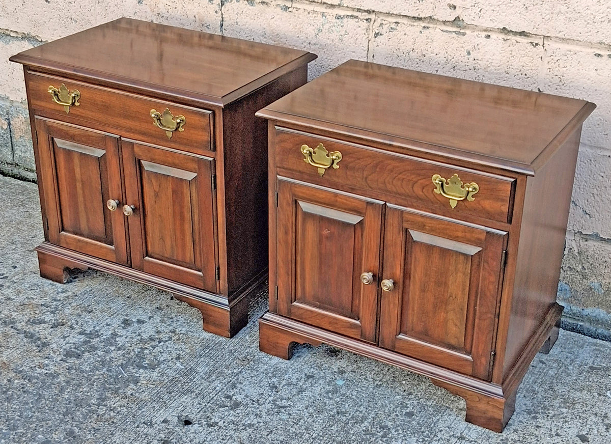 Pair Matching Vintage Traditional Pennsylvania House Limited Edition Solid Wood Cherry Storage Bedroom Set Nightstands Bedside Cabinets