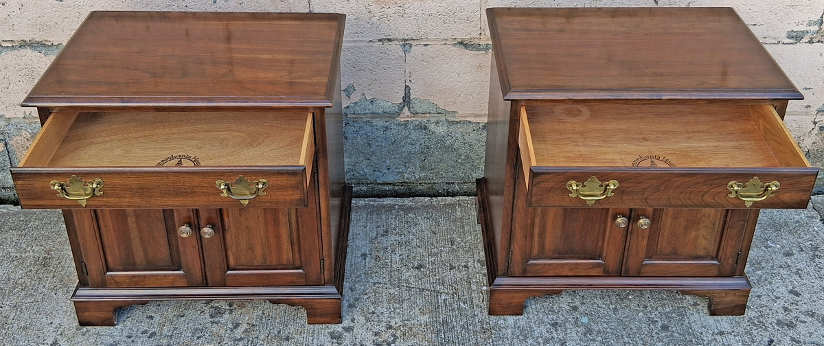 Pair Matching Vintage Traditional Pennsylvania House Limited Edition Solid Wood Cherry Storage Bedroom Set Nightstands Bedside Cabinets