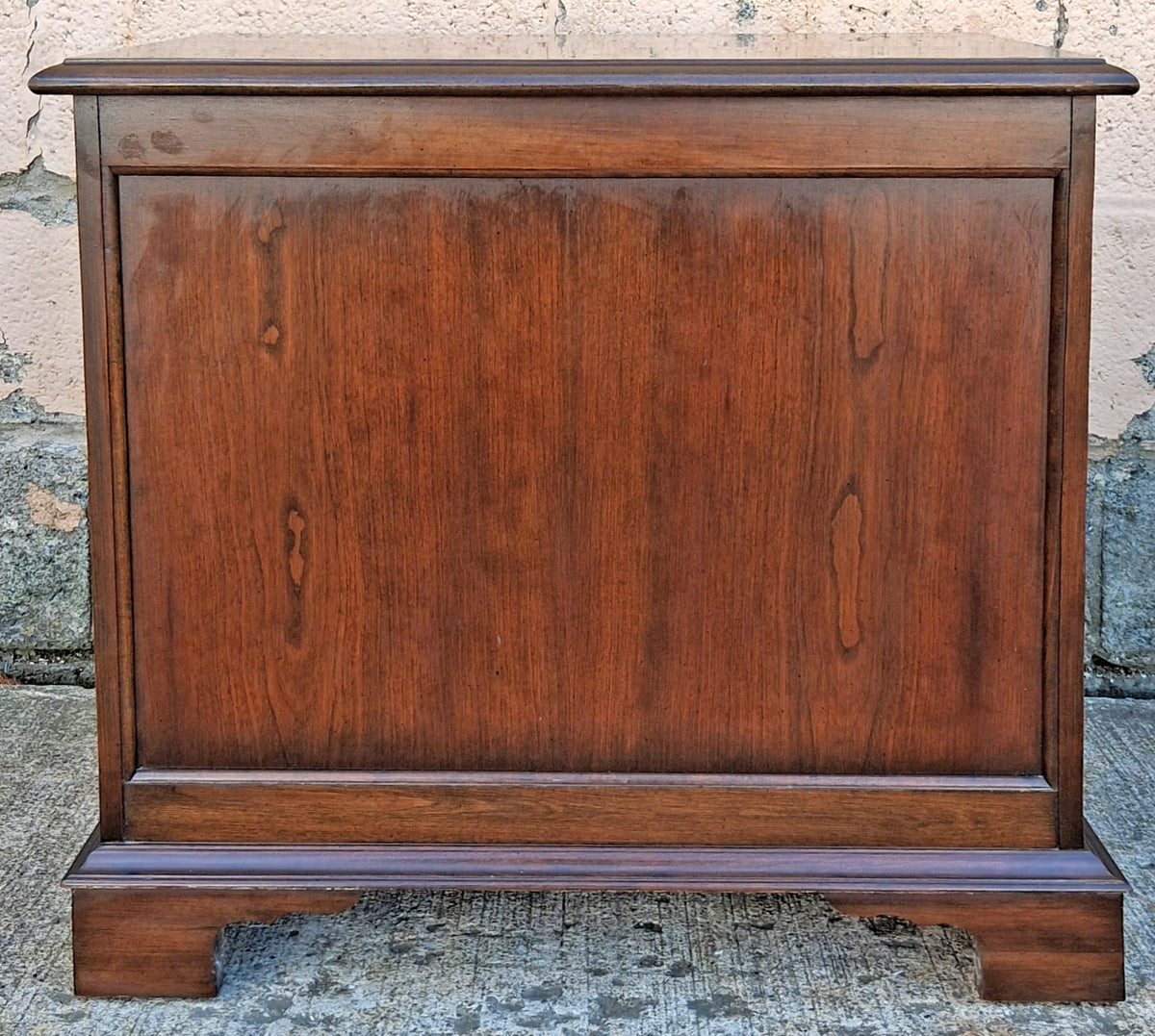 Pair Matching Vintage Traditional Pennsylvania House Limited Edition Solid Wood Cherry Storage Bedroom Set Nightstands Bedside Cabinets