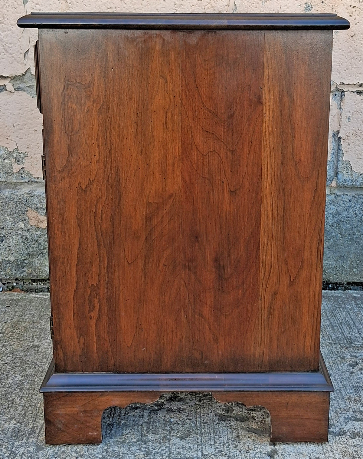 Pair Matching Vintage Traditional Pennsylvania House Limited Edition Solid Wood Cherry Storage Bedroom Set Nightstands Bedside Cabinets