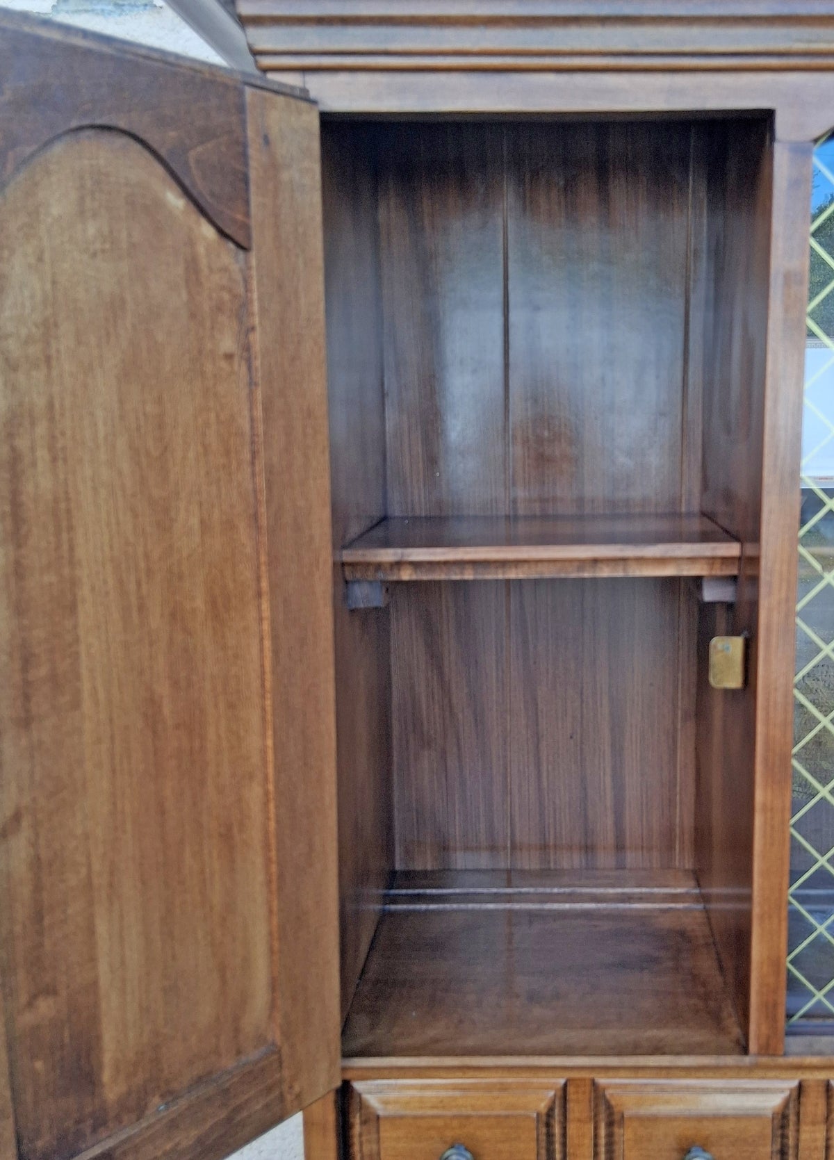 Vintage Antique Colonial Hale Company Solid Wood Scalloped Sliding Glass Door 2 Piece China Cabinet Hutch Buffet Server Dining Furniture