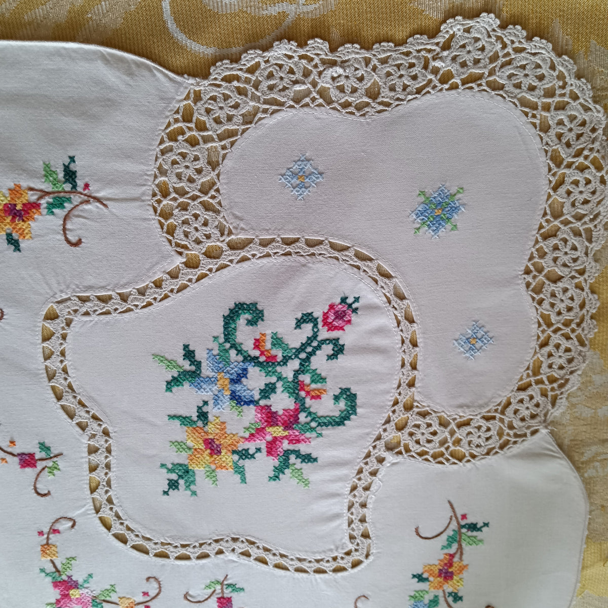Vintage Elegant Tablecloth Crochet Lace Embroidered Cross Stitch Floral Beige Linen Medallion Rectangle Dining Table Cover 64” W x 94“ L