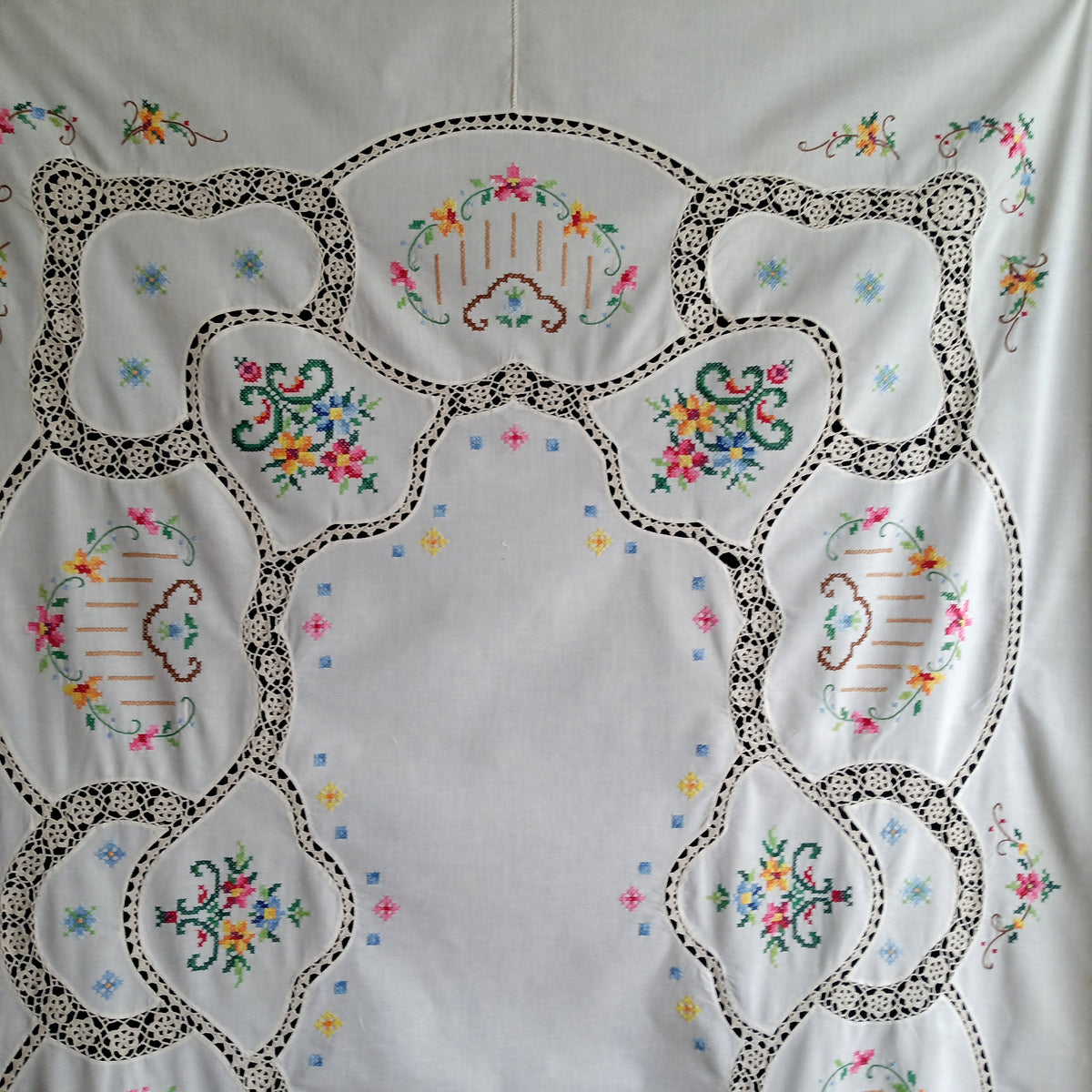 Vintage Elegant Tablecloth Crochet Lace Embroidered Cross Stitch Floral Beige Linen Medallion Rectangle Dining Table Cover 64” W x 94“ L