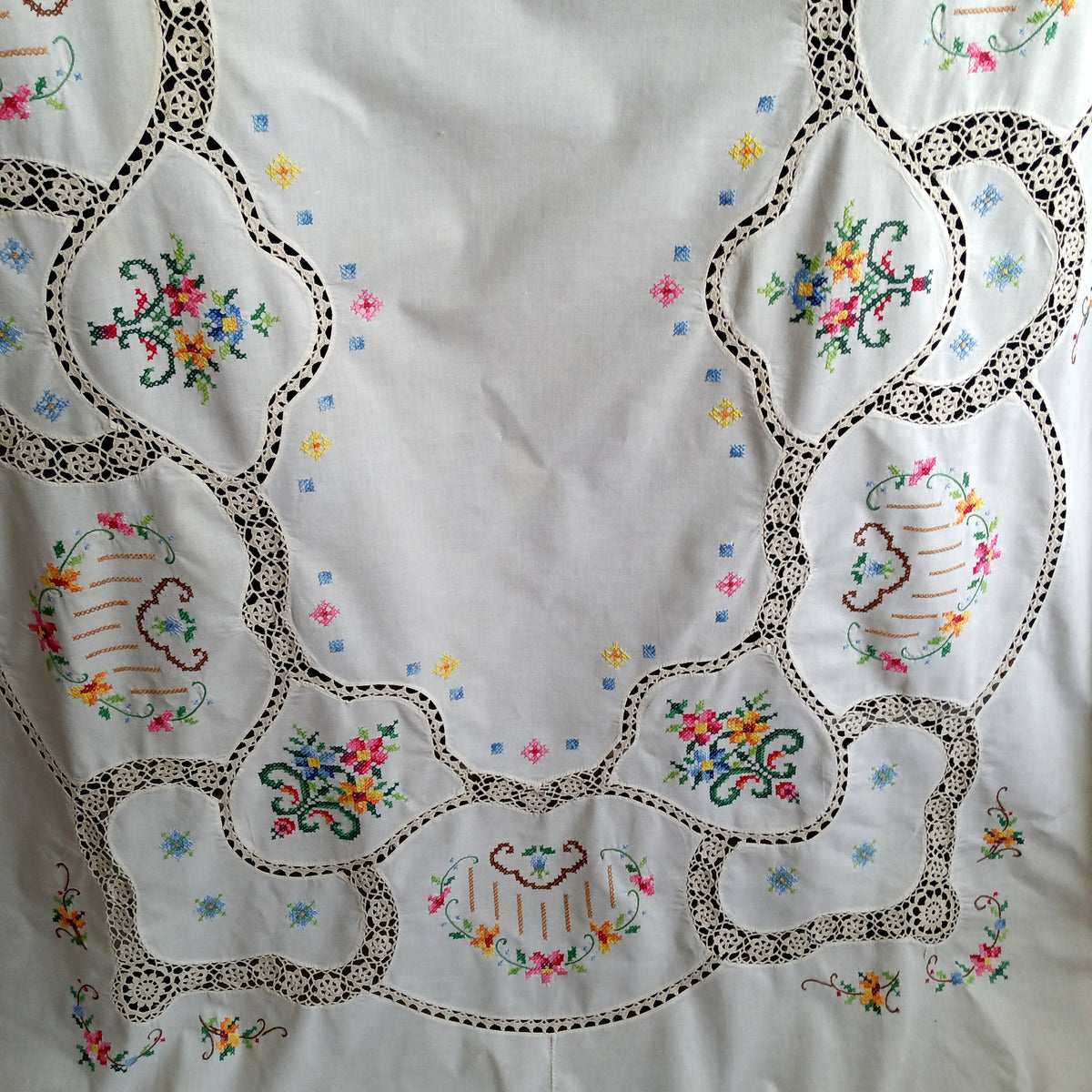 Vintage Elegant Tablecloth Crochet Lace Embroidered Cross Stitch Floral Beige Linen Medallion Rectangle Dining Table Cover 64” W x 94“ L