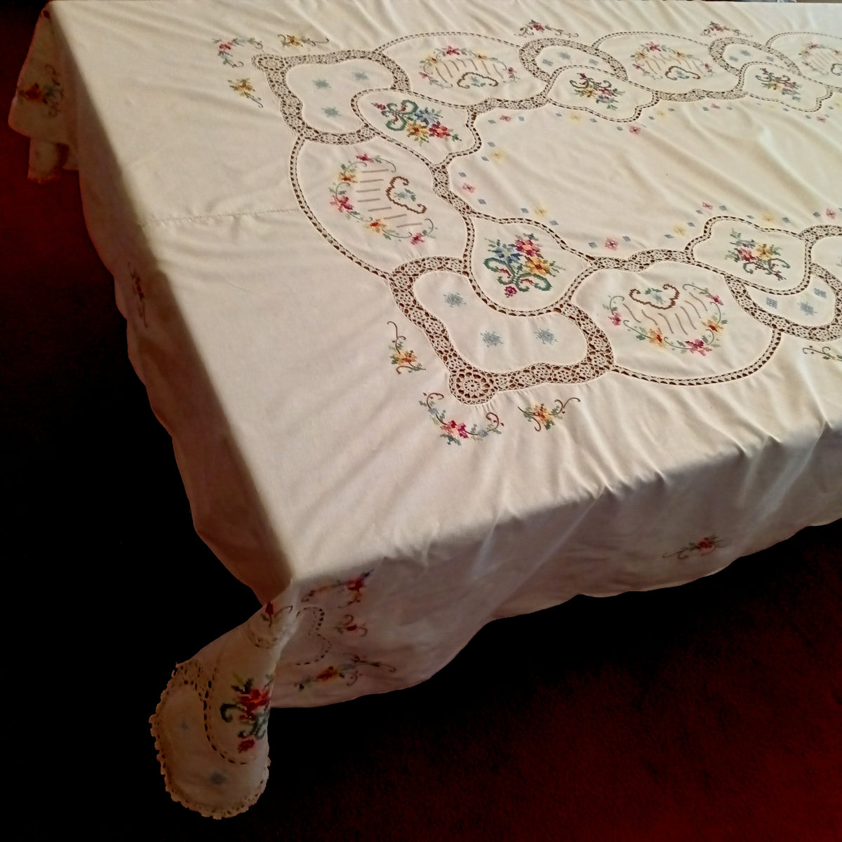Vintage Elegant Tablecloth Crochet Lace Embroidered Cross Stitch Floral Beige Linen Medallion Rectangle Dining Table Cover 64” W x 94“ L