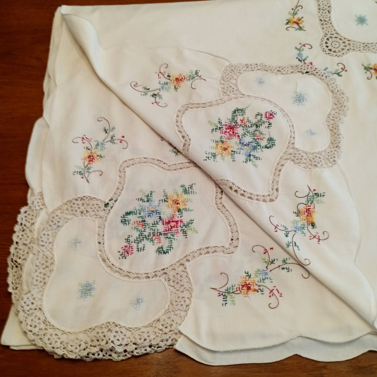Vintage Elegant Tablecloth Crochet Lace Embroidered Cross Stitch Floral Beige Linen Medallion Rectangle Dining Table Cover 64” W x 94“ L