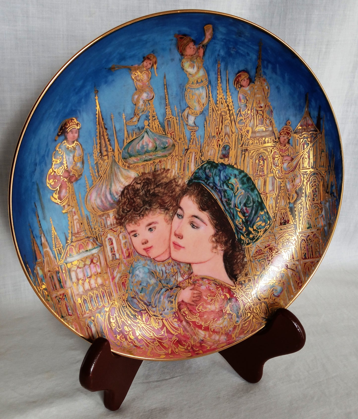 EDNA HIBEL Fine Art Collector Plate HOLIDAY JOY Christmas 1993 Mother & Child Porcelain Gilt Third Edition Plate w/Wooden Stand-Signed Mint Condition