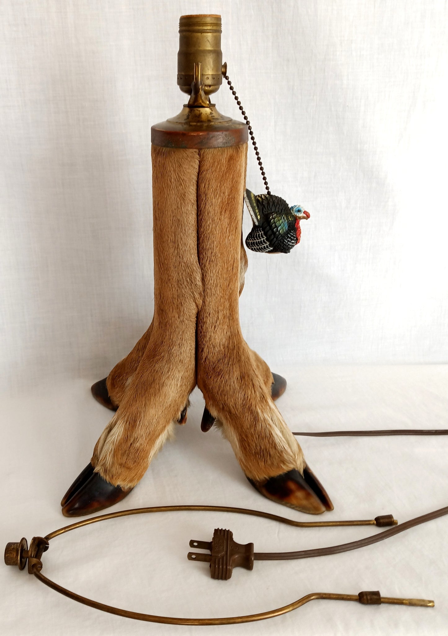 VTG Taxidermy Oddity Deer 4 Hoof Table Lamp Brass Accent Harp Finial Pull Chain Ornament Rustic Cabin Cave Man Hunting Décor Statement Piece