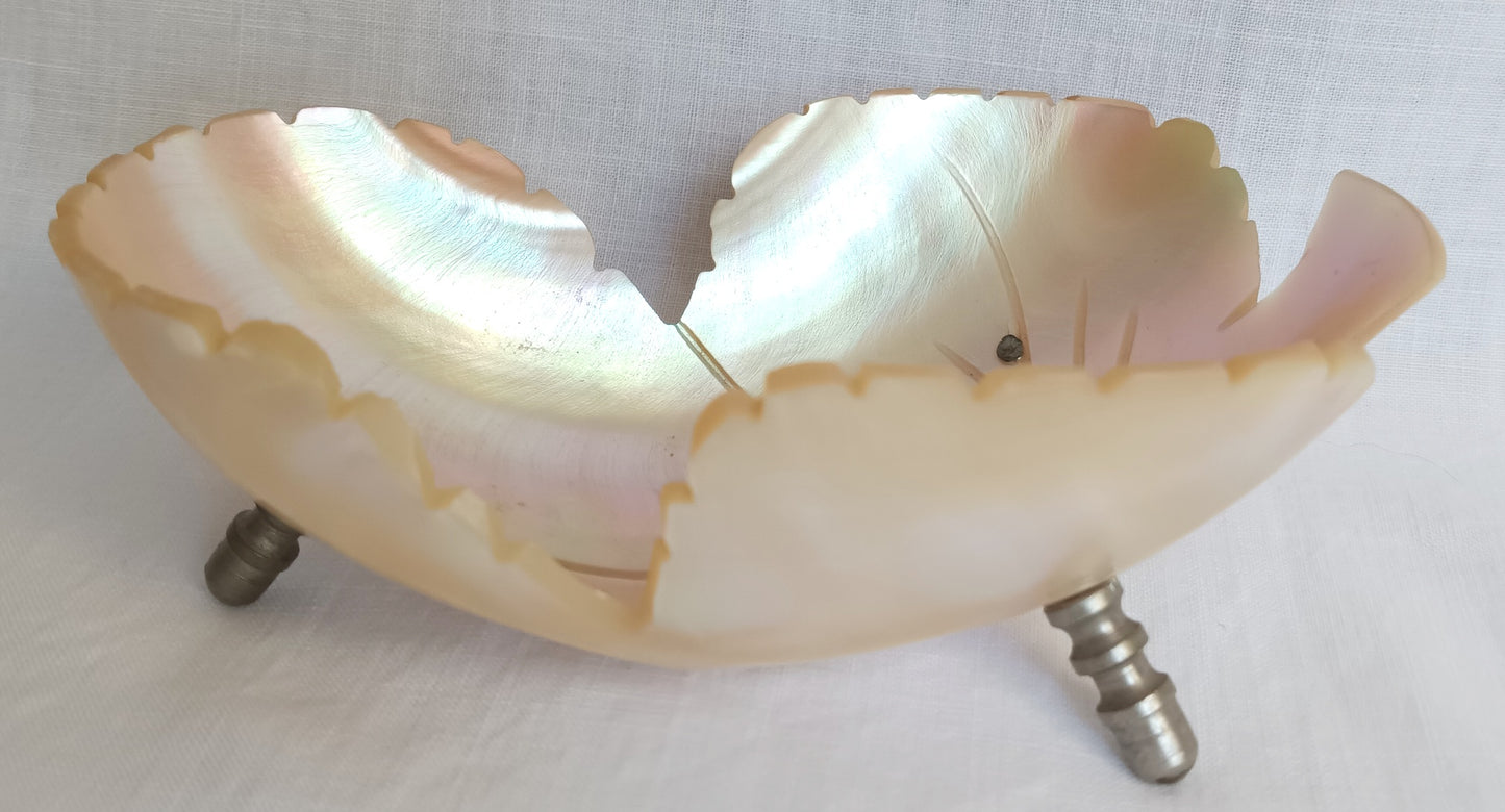 Vintage Handmade Carved Mother of Pearl Seashell Trinket Dish/Bowl Leaf Shaped Silvered Feet Scalloped Edge Dresser Vanity Bathroom Decor