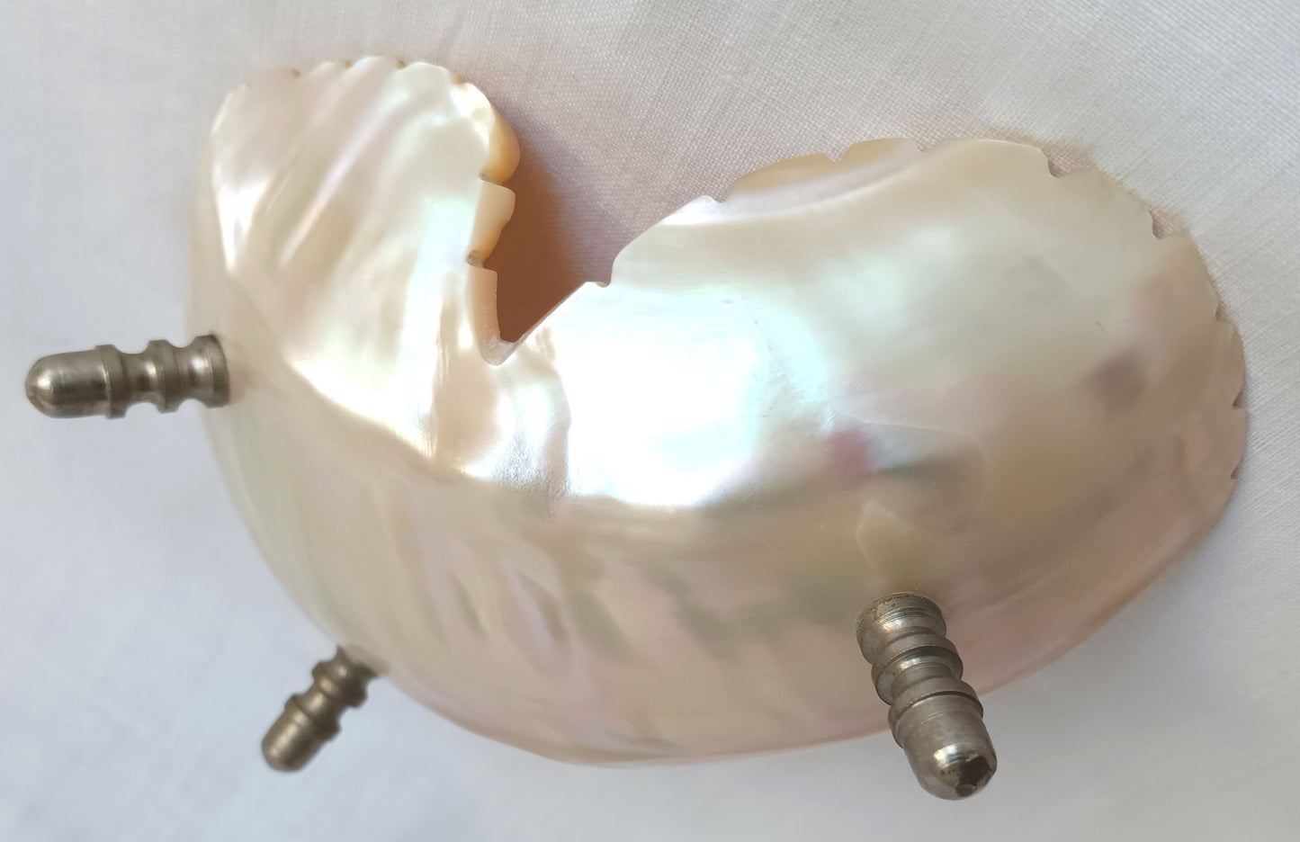 Vintage Handmade Carved Mother of Pearl Seashell Trinket Dish/Bowl Leaf Shaped Silvered Feet Scalloped Edge Dresser Vanity Bathroom Decor