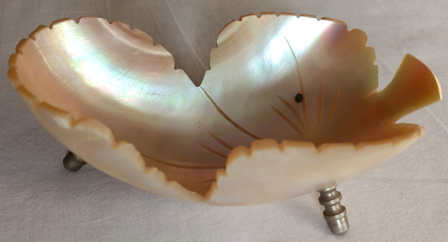 Vintage Handmade Carved Mother of Pearl Seashell Trinket Dish/Bowl Leaf Shaped Silvered Feet Scalloped Edge Dresser Vanity Bathroom Decor