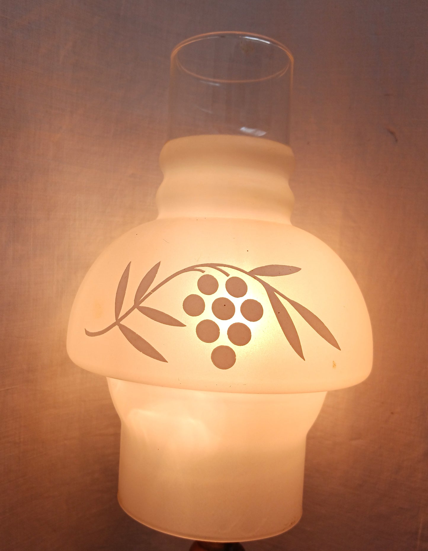 Vintage Replacement Lampshade Glass Clear Frosted White Grape Design Hurricane Chimney Oil Lamp Retro Lighting Straight Neck 3.25” Fitter