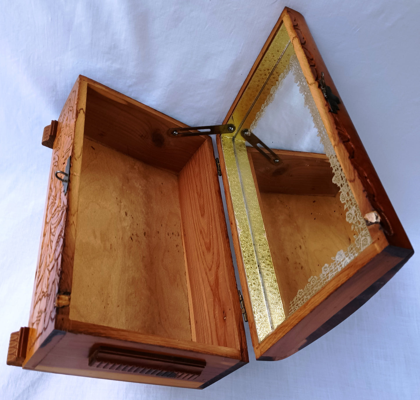 Vintage Carved Floral Cedar Wood Box Jewelry Keepsake Trinket Stash Box Medallion Decoupage Cottage Country Scene Mirror Footed Hinged