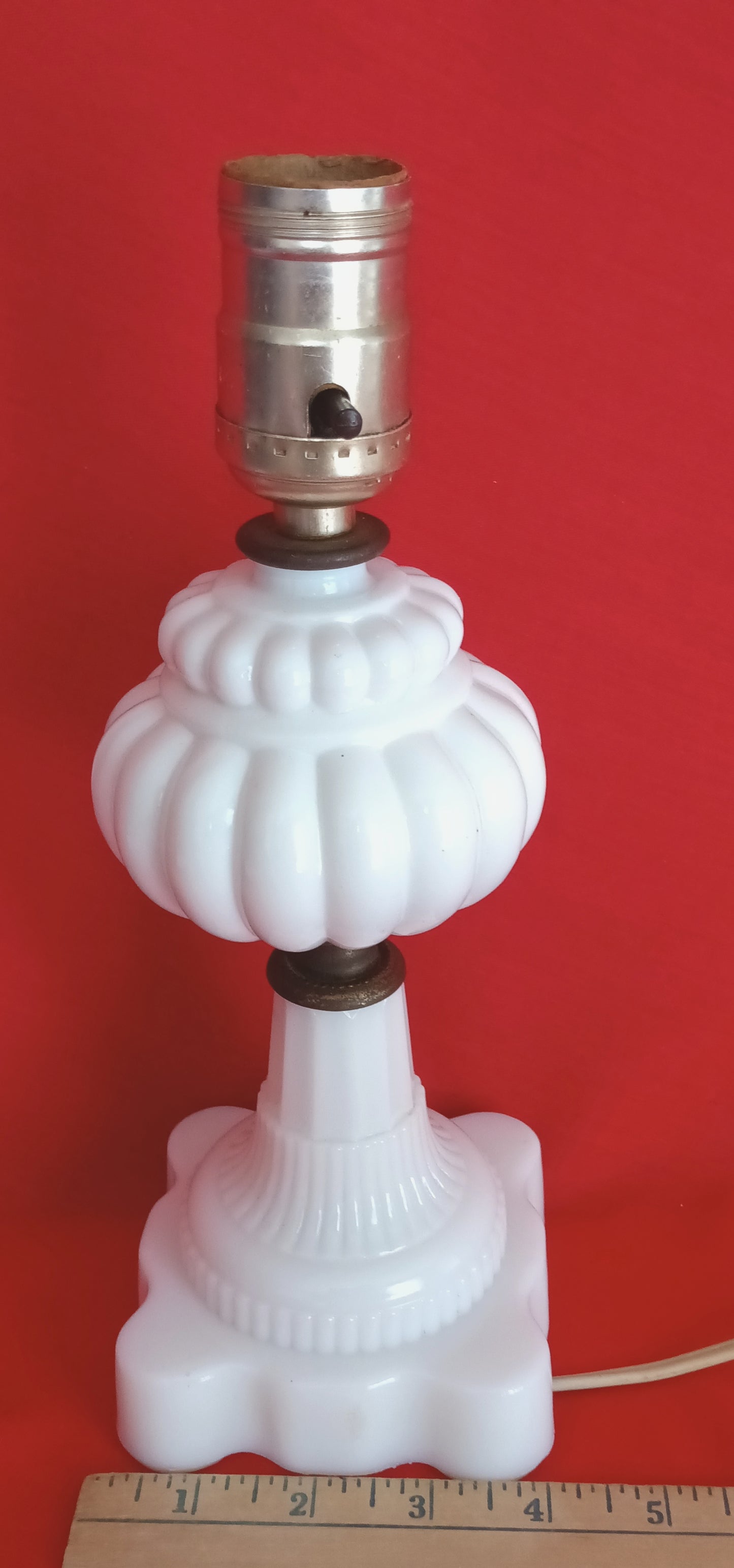 Vintage Heavy White Milk Glass Table Lamp Desk Bedroom Accent Lamp 10 1/2" Tall