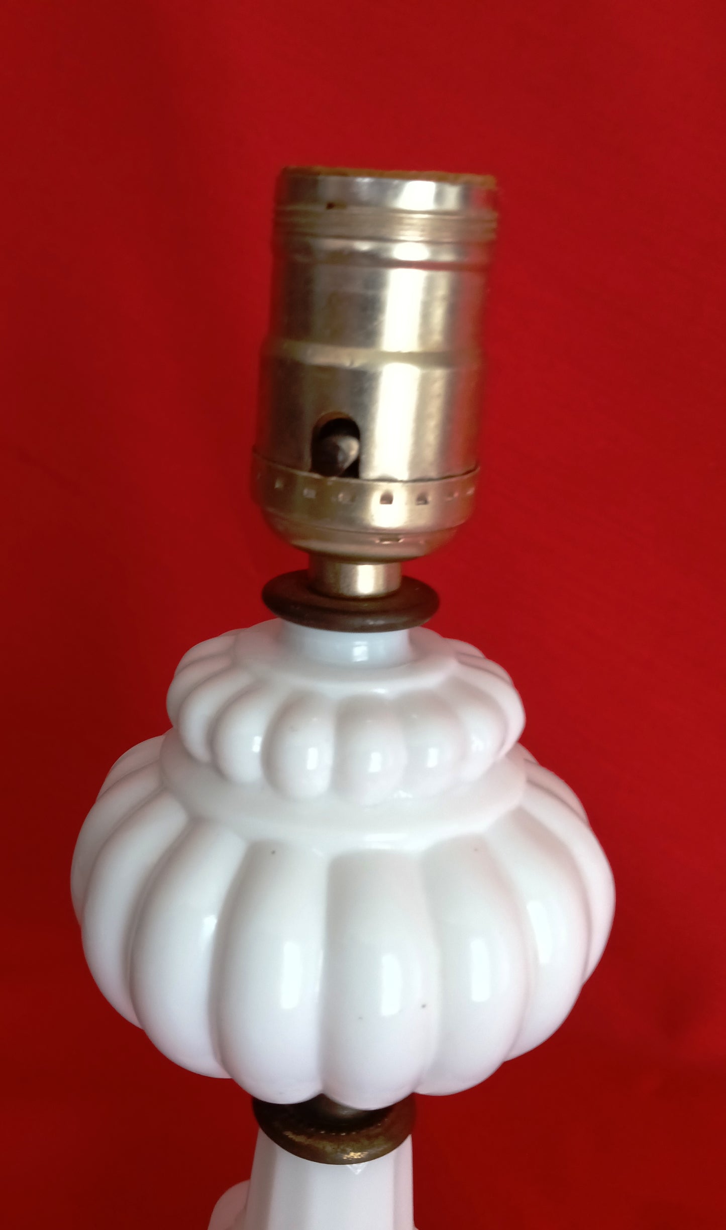 Vintage Heavy White Milk Glass Table Lamp Desk Bedroom Accent Lamp 10 1/2" Tall