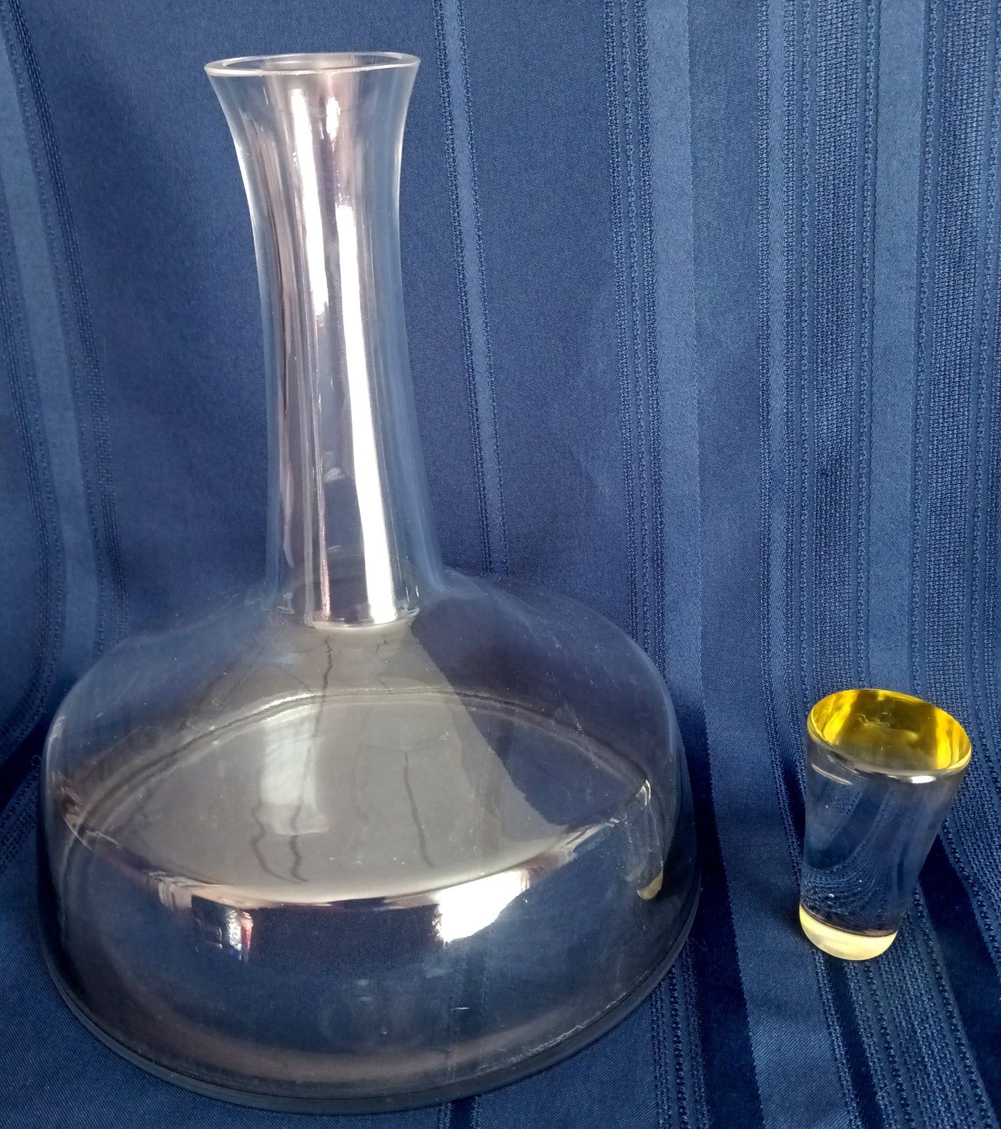 Vintage 1960s Glass Large Ships Decanter Wide Base Darington Style w/ Solid Glass Pale Amber Stopper Wine Beverage Bottle Barware