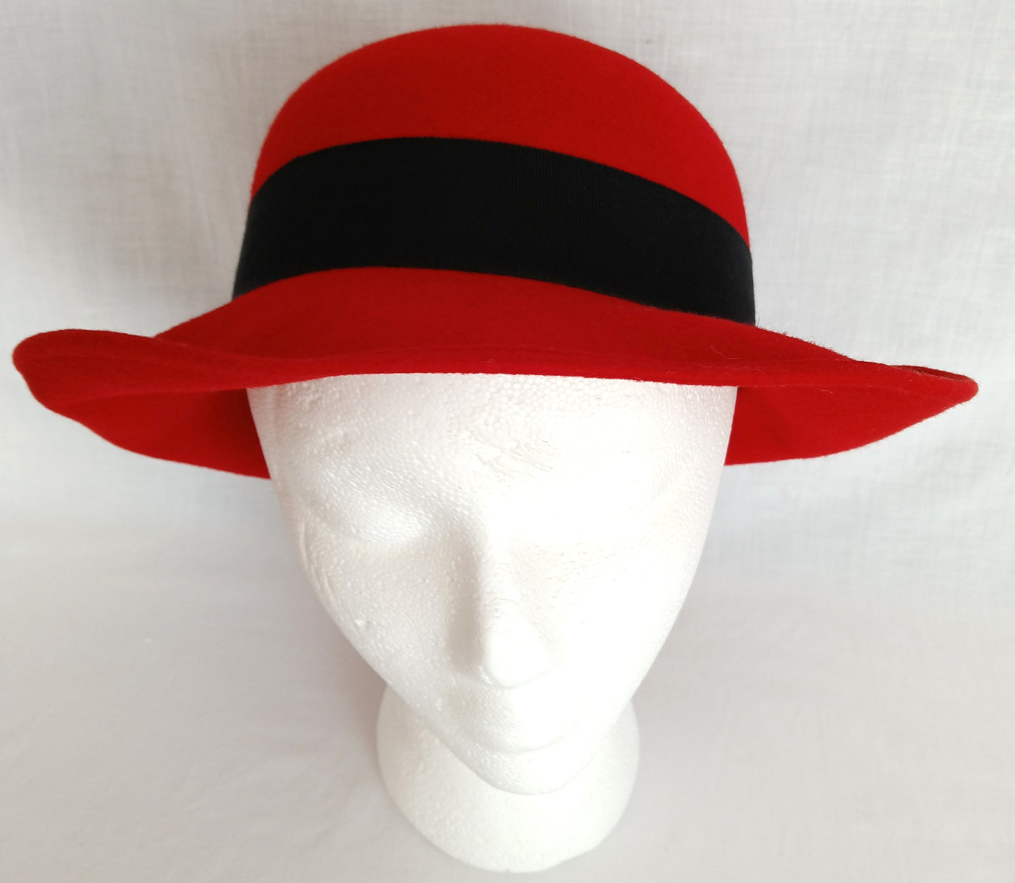 Vintage Ladies Doeskin Felt Red Hat 100% Wool Black Grosgrain Bow Ribbon Unlined Cotton Sweatband Small Size Hat - Made in USA
