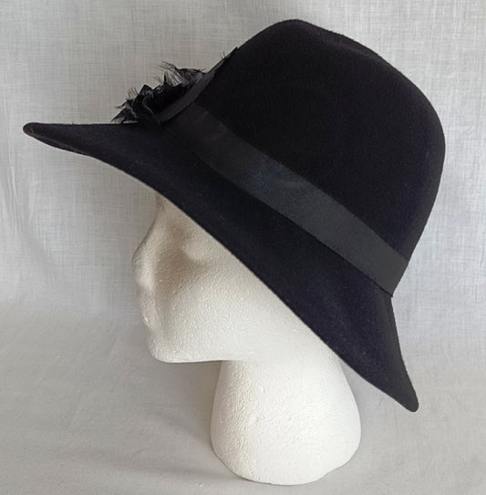 Vintage Doeskin Felt Black Hat 100% Wool Black Grosgrain Bow Feathers Ribbon Unlined Cotton Sweatband Ladies Small Size Hat - Made in USA