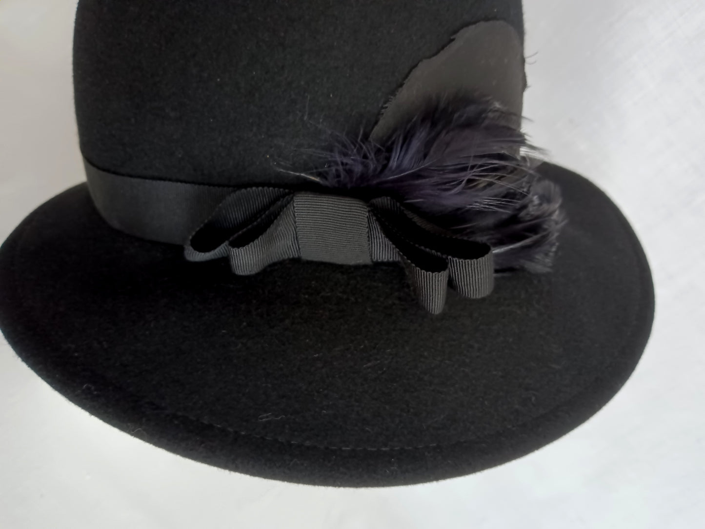 Vintage Doeskin Felt Black Hat 100% Wool Black Grosgrain Bow Feathers Ribbon Unlined Cotton Sweatband Ladies Small Size Hat - Made in USA