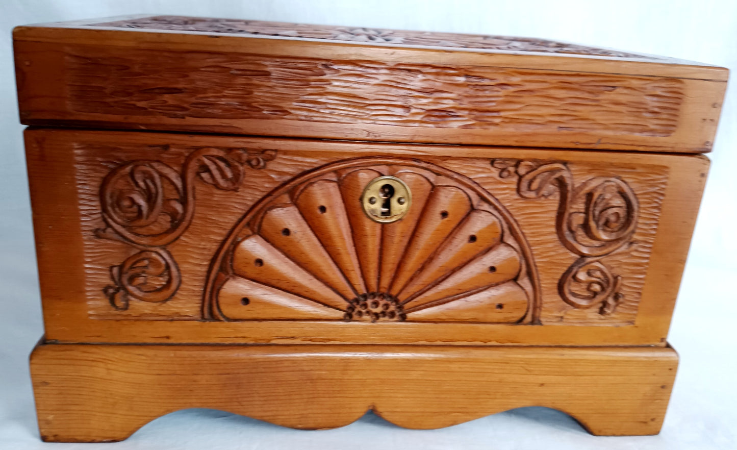 Vintage Hand Carved Wooden Wind-Up Music Box Lidded Hinged Footed Lined Large Storage Jewelry Box Signed