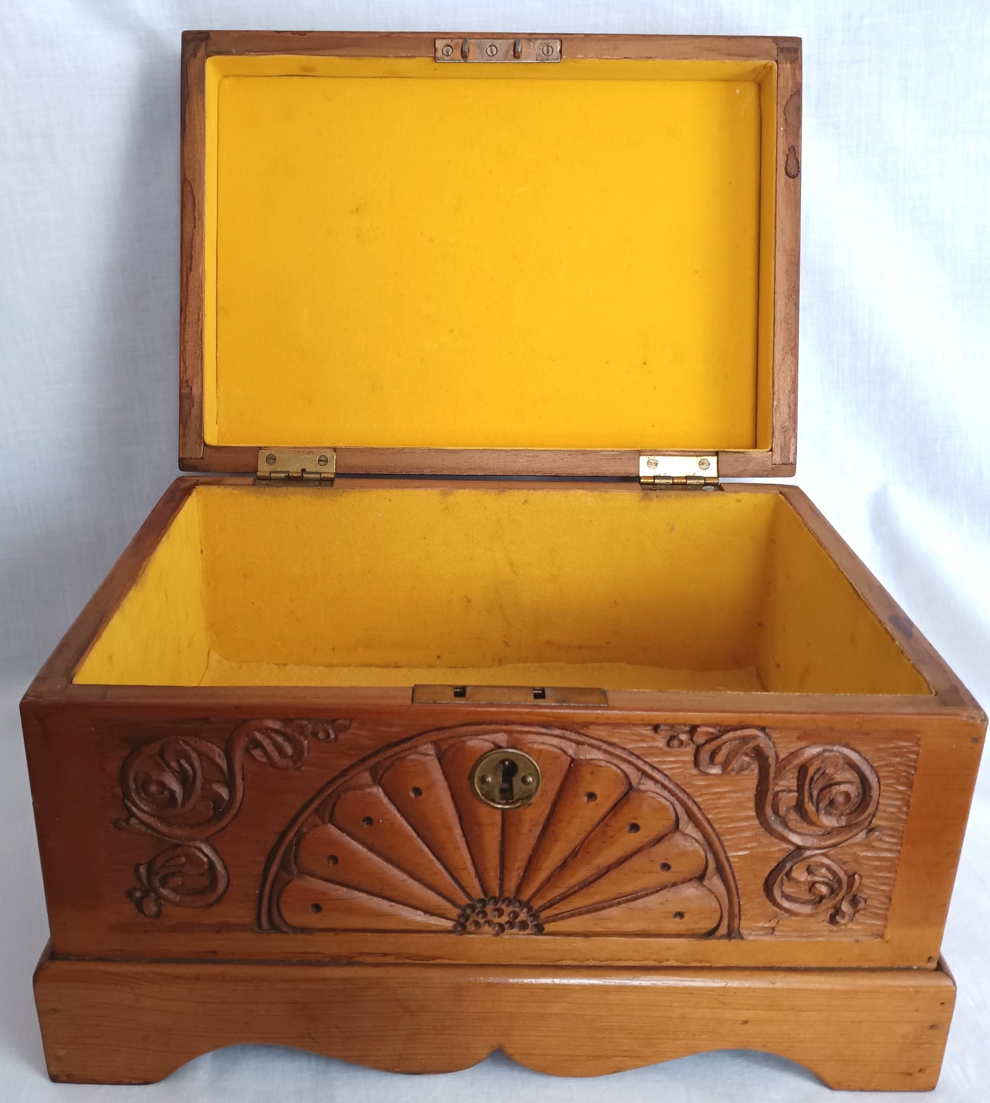 Vintage Hand Carved Wooden Wind-Up Music Box Lidded Hinged Footed Lined Large Storage Jewelry Box Signed