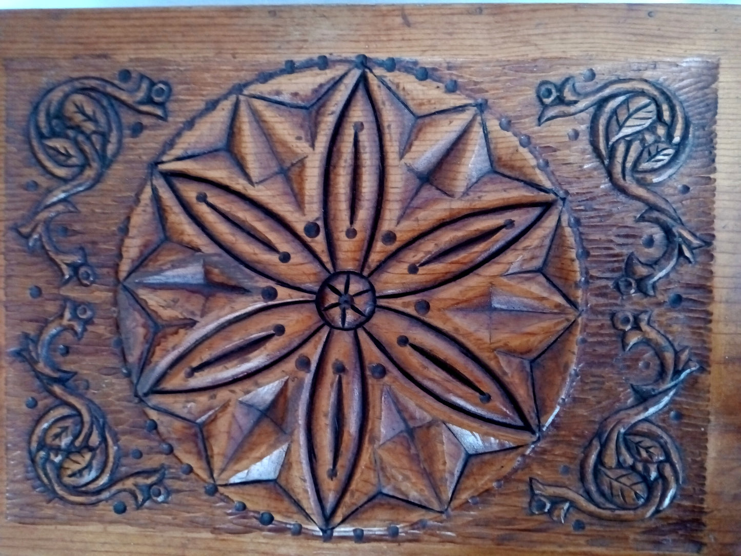 Vintage Hand Carved Wooden Wind-Up Music Box Lidded Hinged Footed Lined Large Storage Jewelry Box Signed