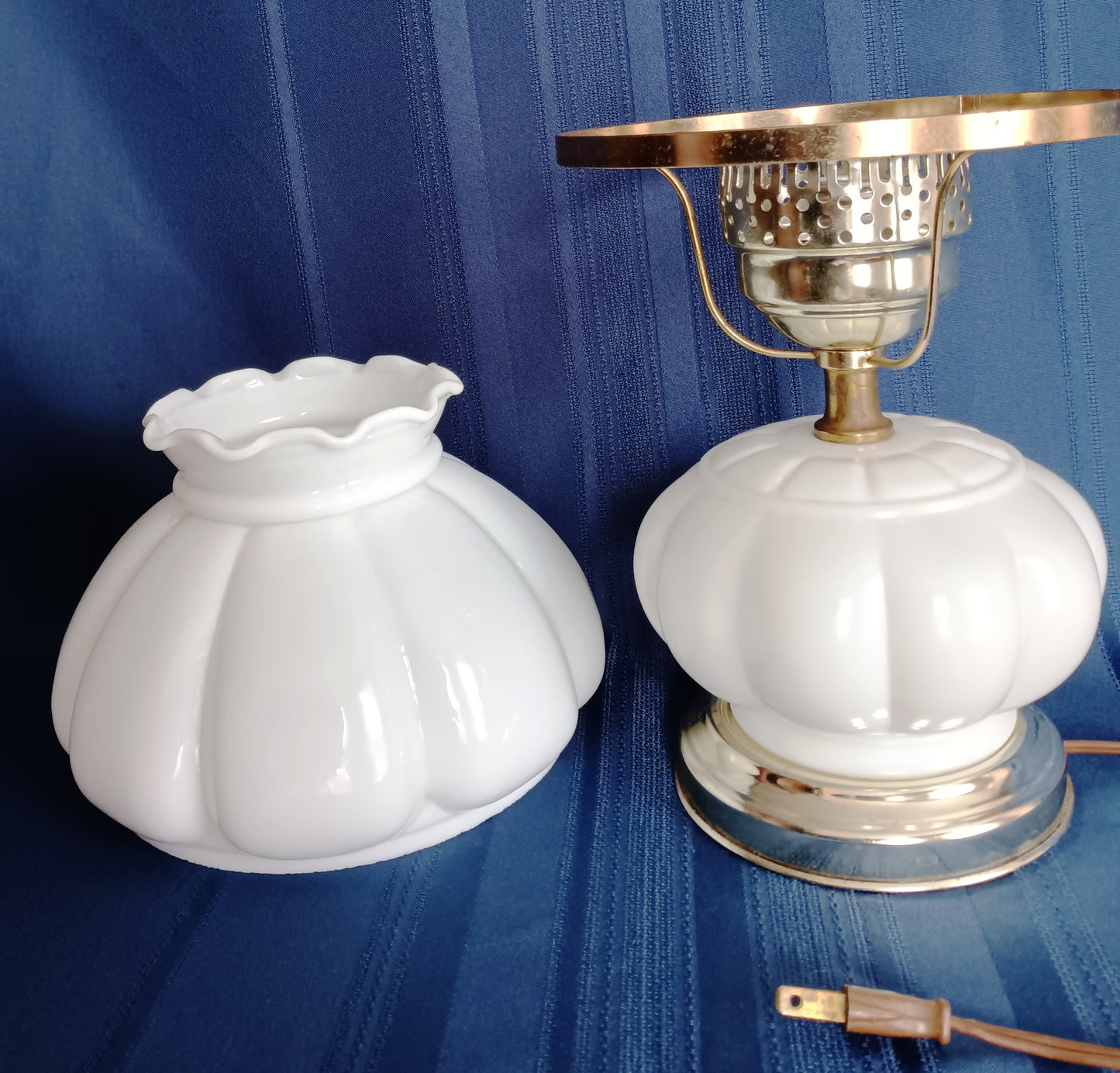 Vintage Milk Glass Table Lamp Melon Style Body and Globe Crimp Top Student Parlor Dresser Desk White Lamp