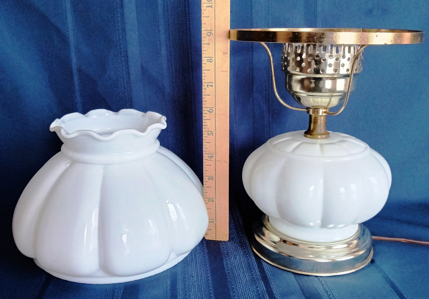 Vintage Milk Glass Table Lamp Melon Style Body and Globe Crimp Top Student Parlor Dresser Desk White Lamp