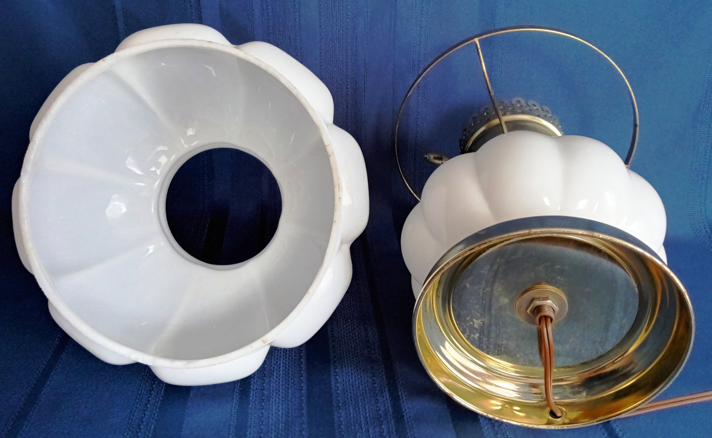 Vintage Milk Glass Table Lamp Melon Style Body and Globe Crimp Top Student Parlor Dresser Desk White Lamp