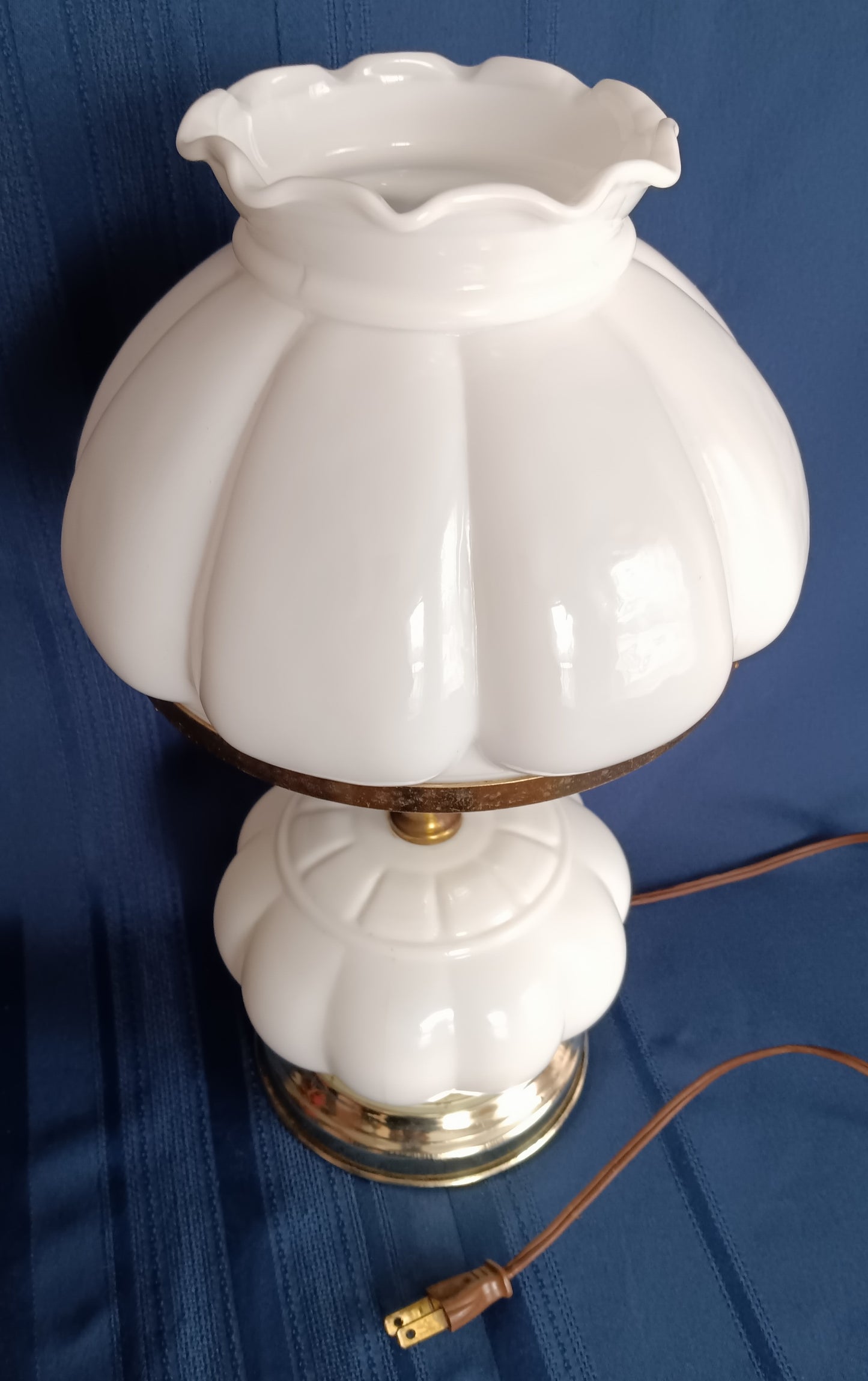 Vintage Milk Glass Table Lamp Melon Style Body and Globe Crimp Top Student Parlor Dresser Desk White Lamp