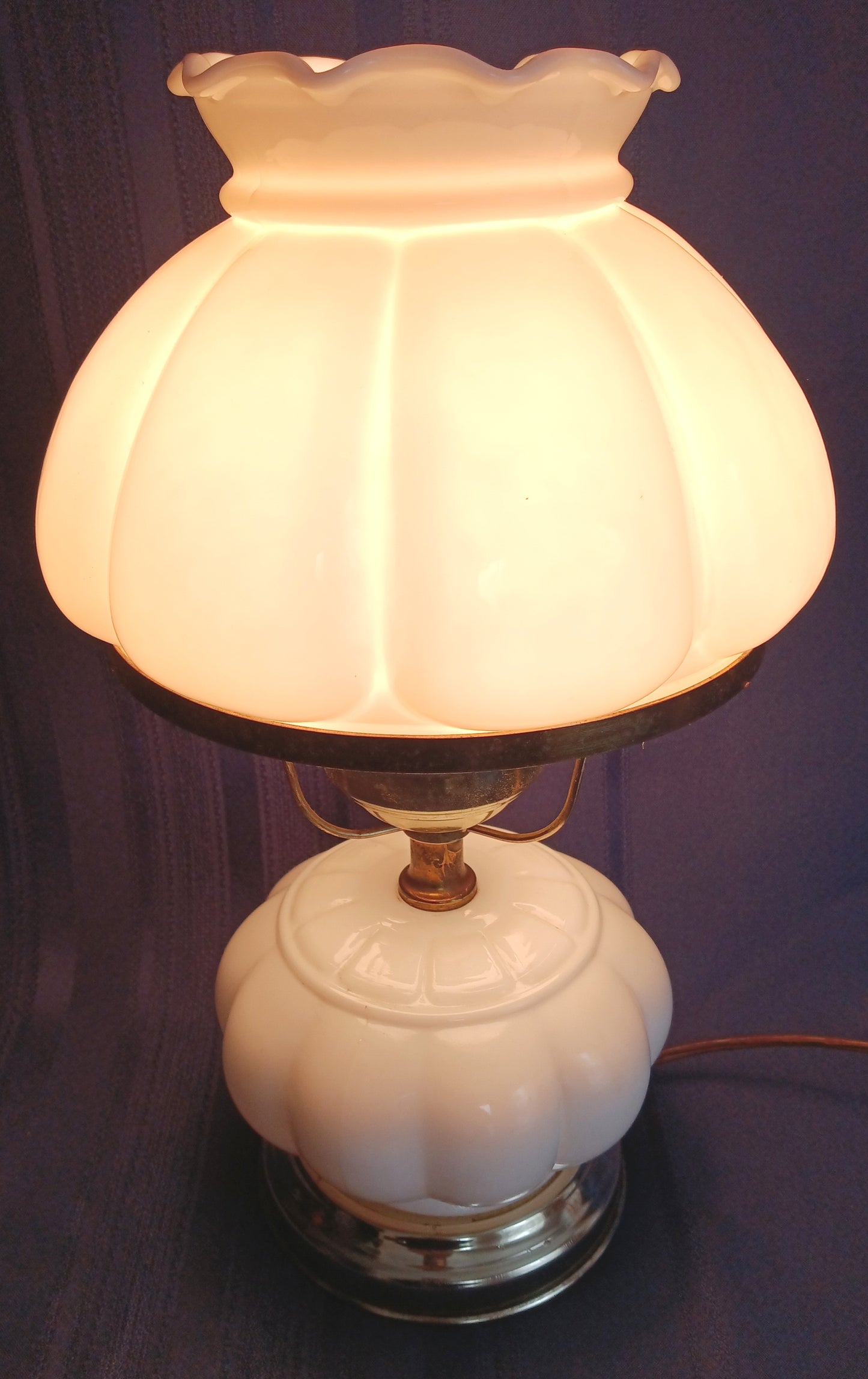 Vintage Milk Glass Table Lamp Melon Style Body and Globe Crimp Top Student Parlor Dresser Desk White Lamp