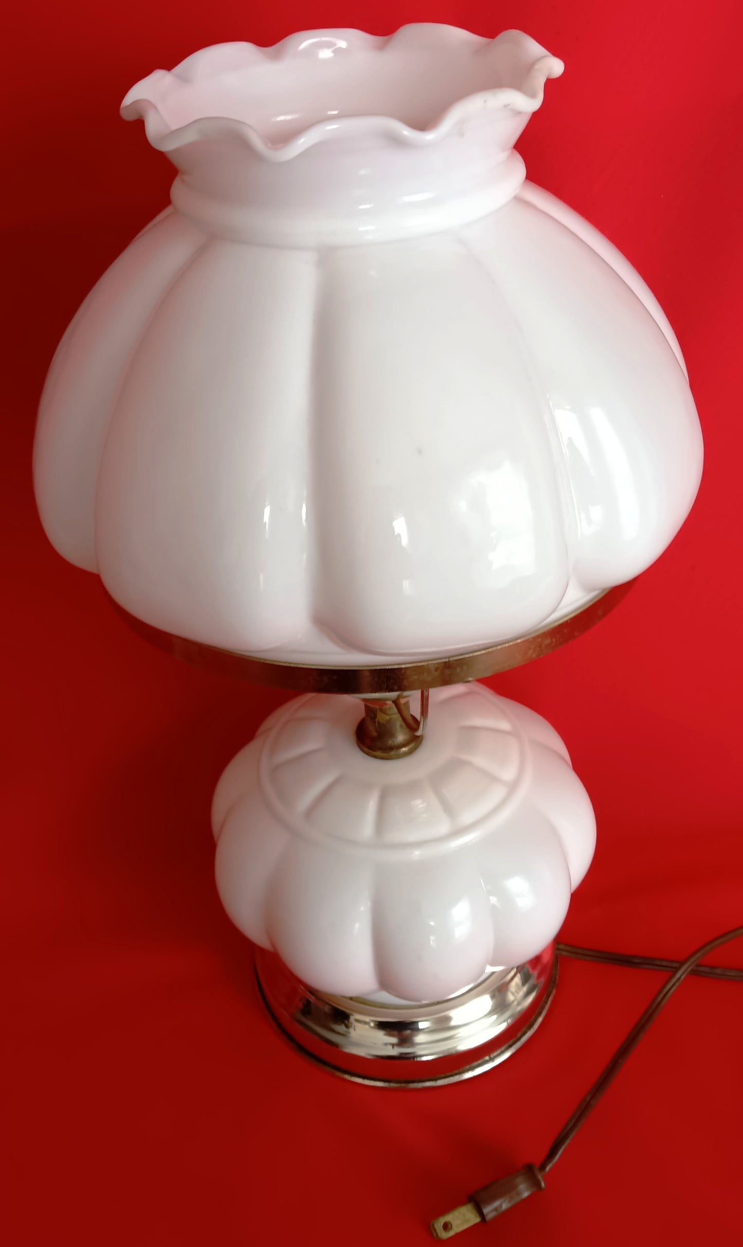 Vintage Milk Glass Table Lamp Melon Style Body and Globe Crimp Top Student Parlor Dresser Desk White Lamp
