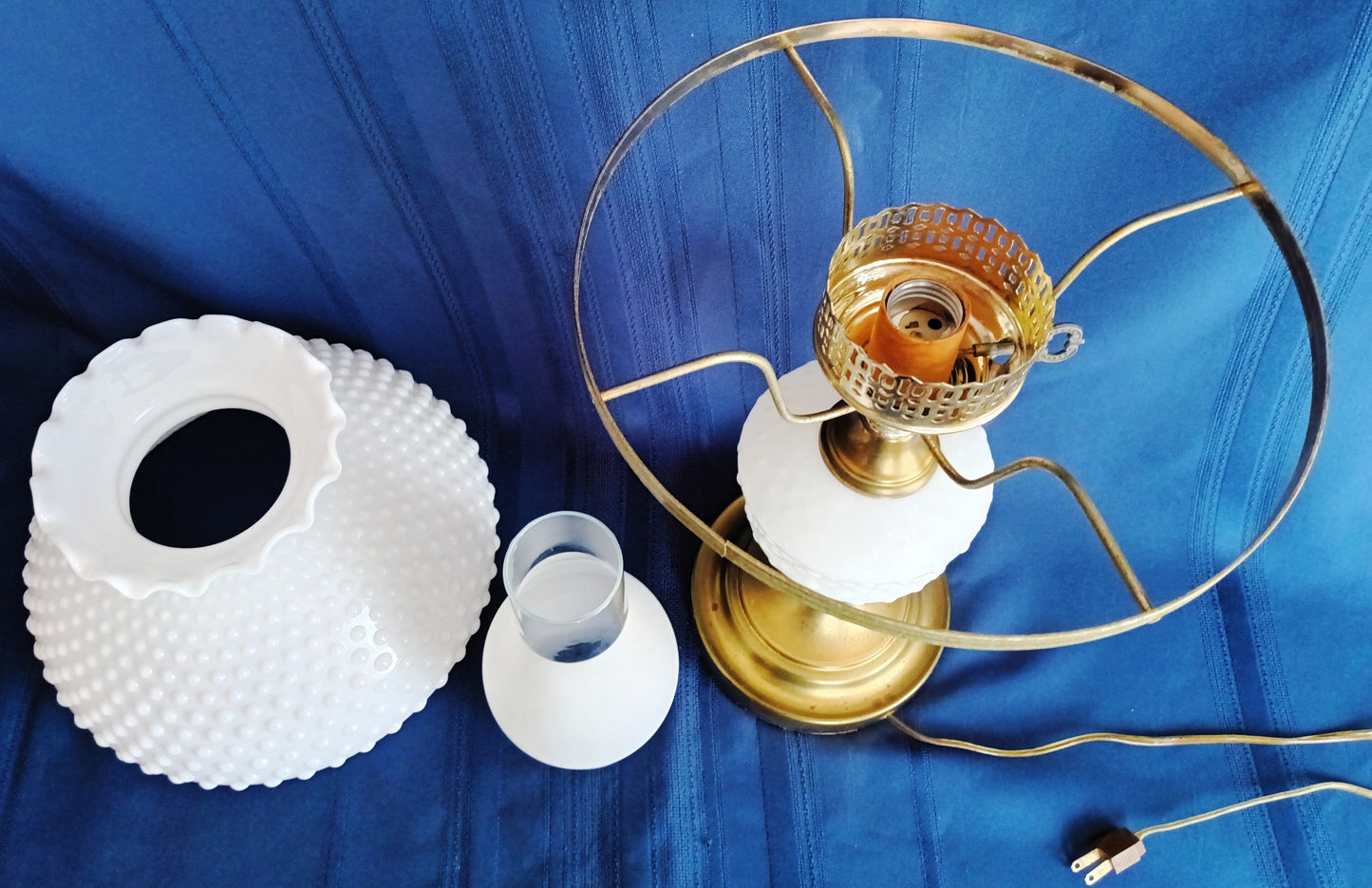 Vintage GWTW Table Parlor Lamp Milk Glass Body and Shade Hobnail Design Wood Insert Brass 3-way Glass Chimney Retro Lighting