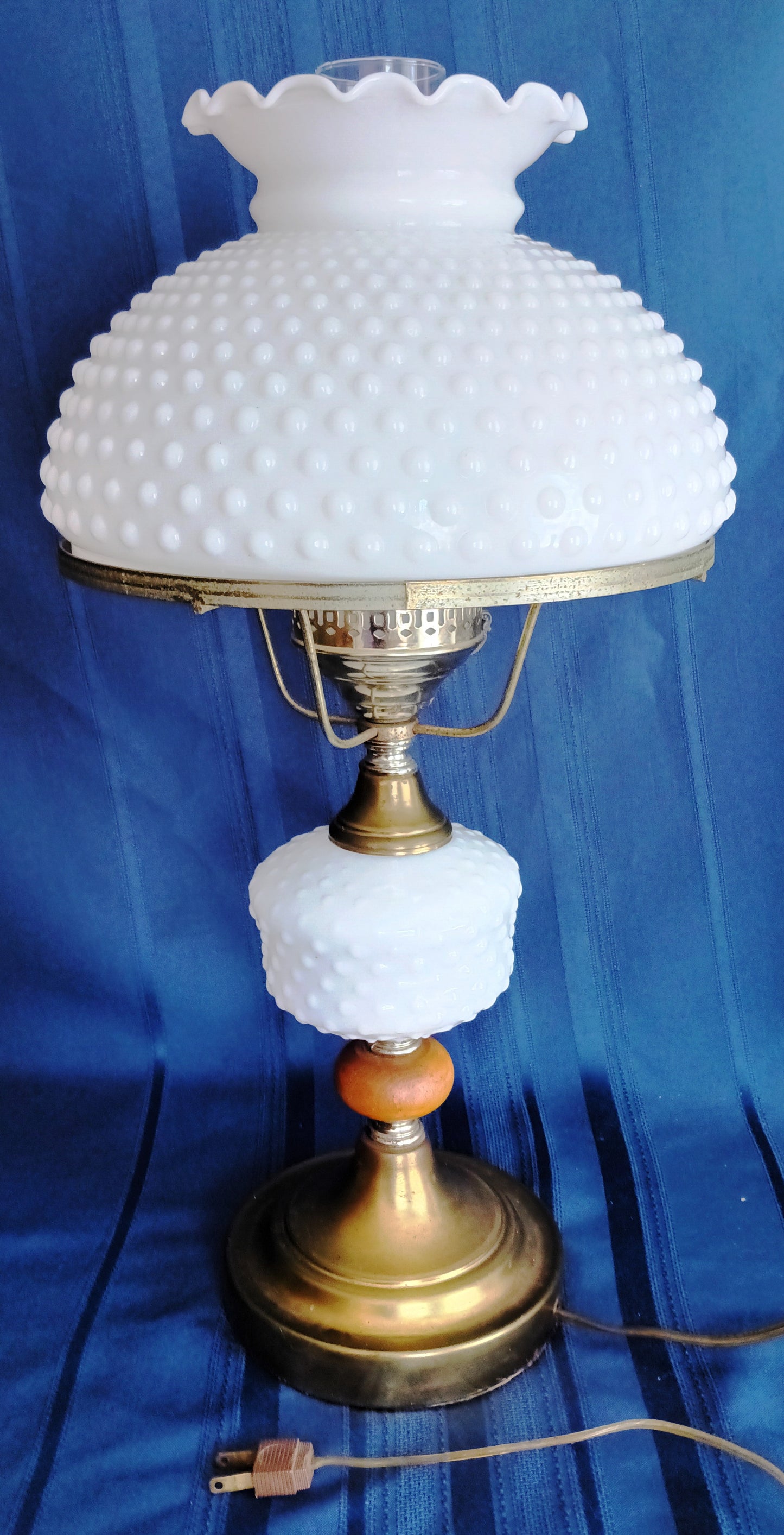 Vintage GWTW Table Parlor Lamp Milk Glass Body and Shade Hobnail Design Wood Insert Brass 3-way Glass Chimney Retro Lighting