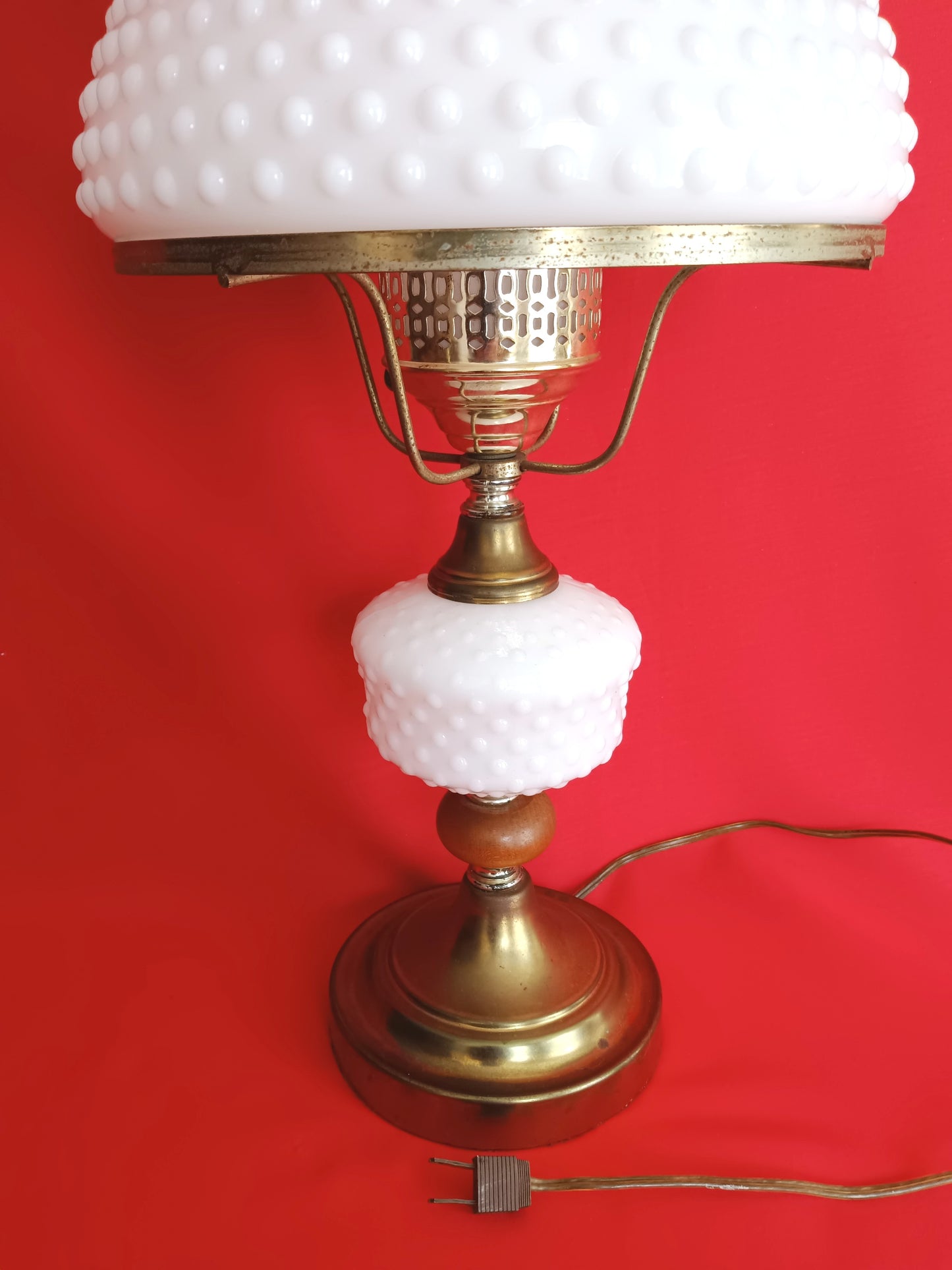Vintage GWTW Table Parlor Lamp Milk Glass Body and Shade Hobnail Design Wood Insert Brass 3-way Glass Chimney Retro Lighting