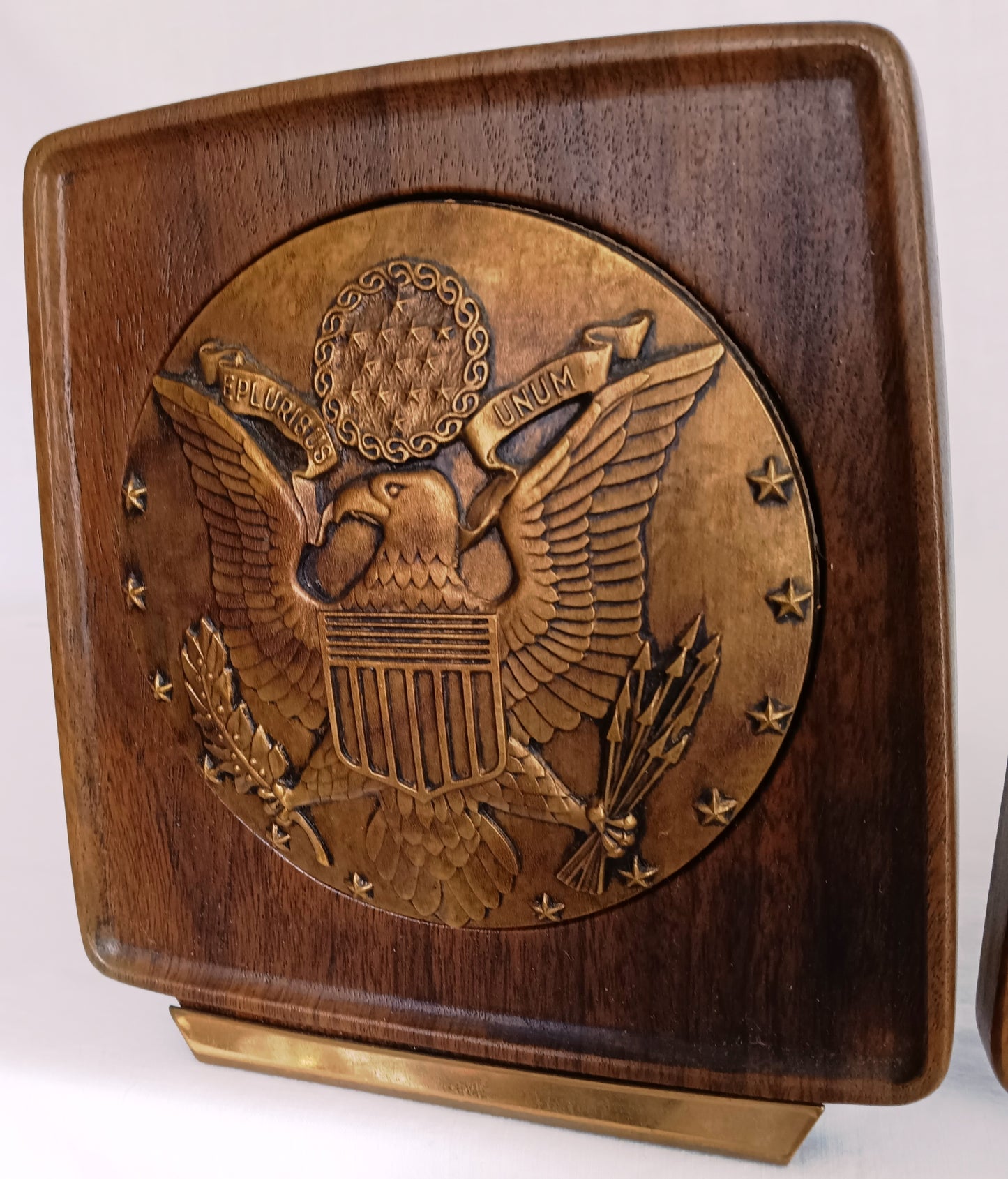 Vintage U.S. Great Seal Bookends Brass Wood Grain Raised Relief Eagle Banner E Pluribus Unum