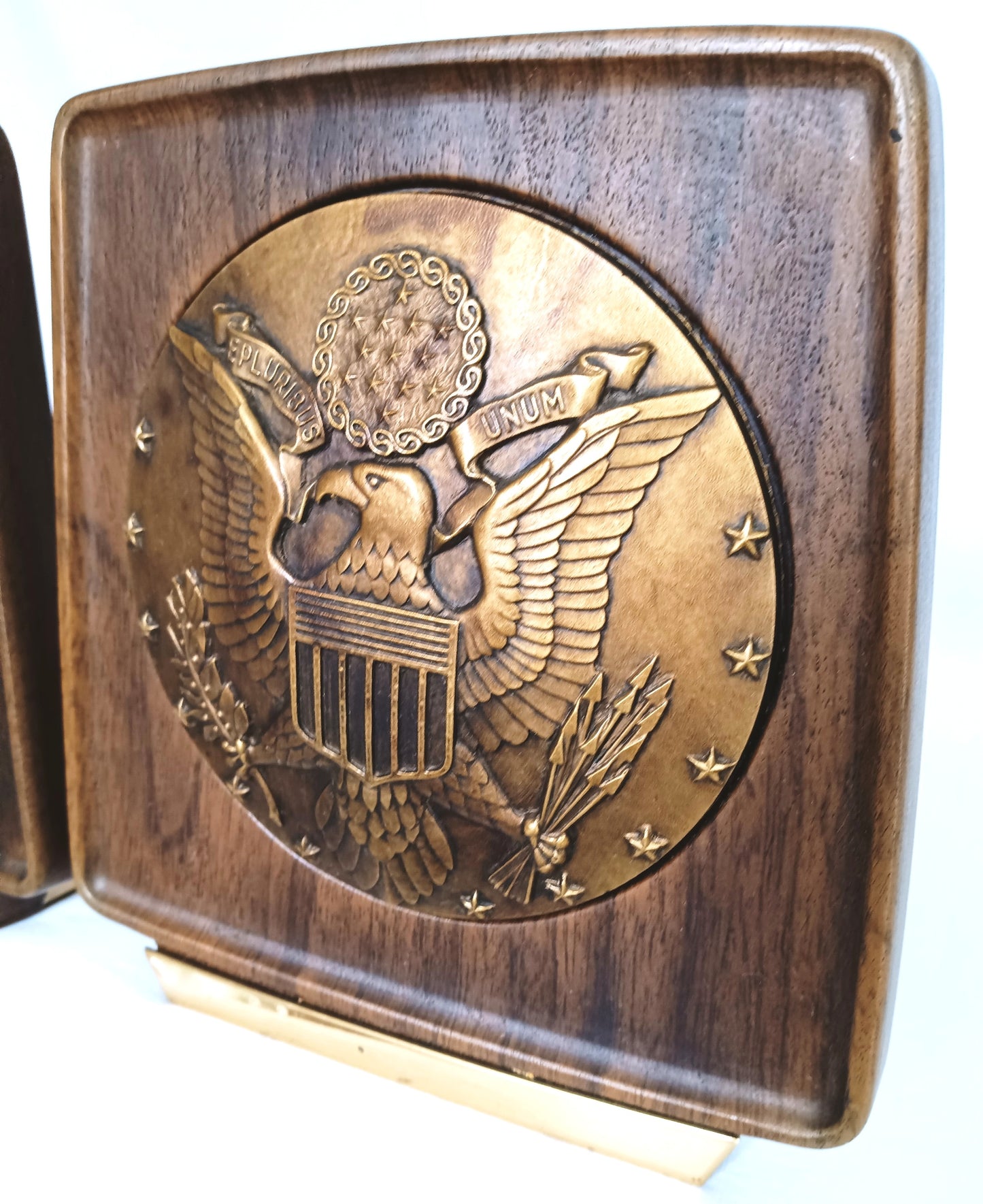 Vintage U.S. Great Seal Bookends Brass Wood Grain Raised Relief Eagle Banner E Pluribus Unum