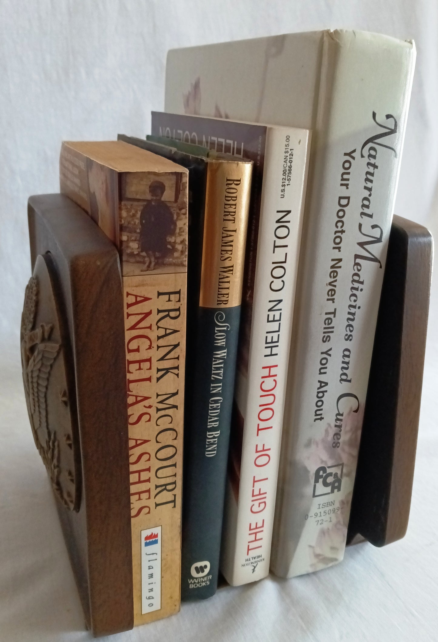 Vintage U.S. Great Seal Bookends Brass Wood Grain Raised Relief Eagle Banner E Pluribus Unum