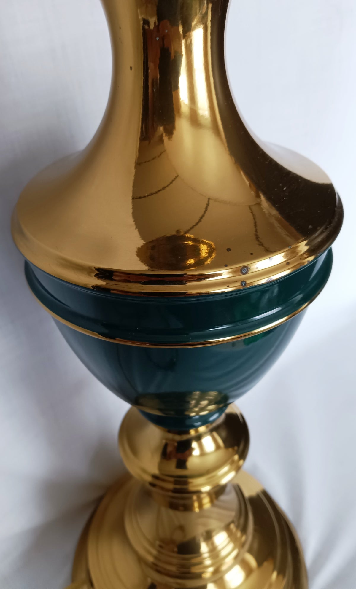 Vintage Hollywood Regency Style Solid Brass Dark Green Enamel Urn Trophy 3 Way Heavy Table Lamp Harp Finial 30”H