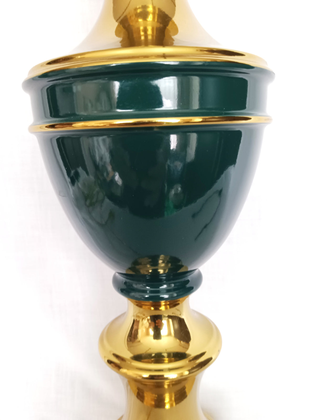 Vintage Hollywood Regency Style Solid Brass Dark Green Enamel Urn Trophy 3 Way Heavy Table Lamp Harp Finial 30”H