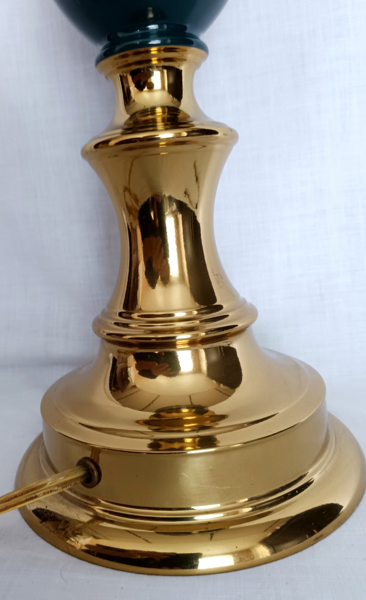Vintage Hollywood Regency Style Solid Brass Dark Green Enamel Urn Trophy 3 Way Heavy Table Lamp Harp Finial 30”H