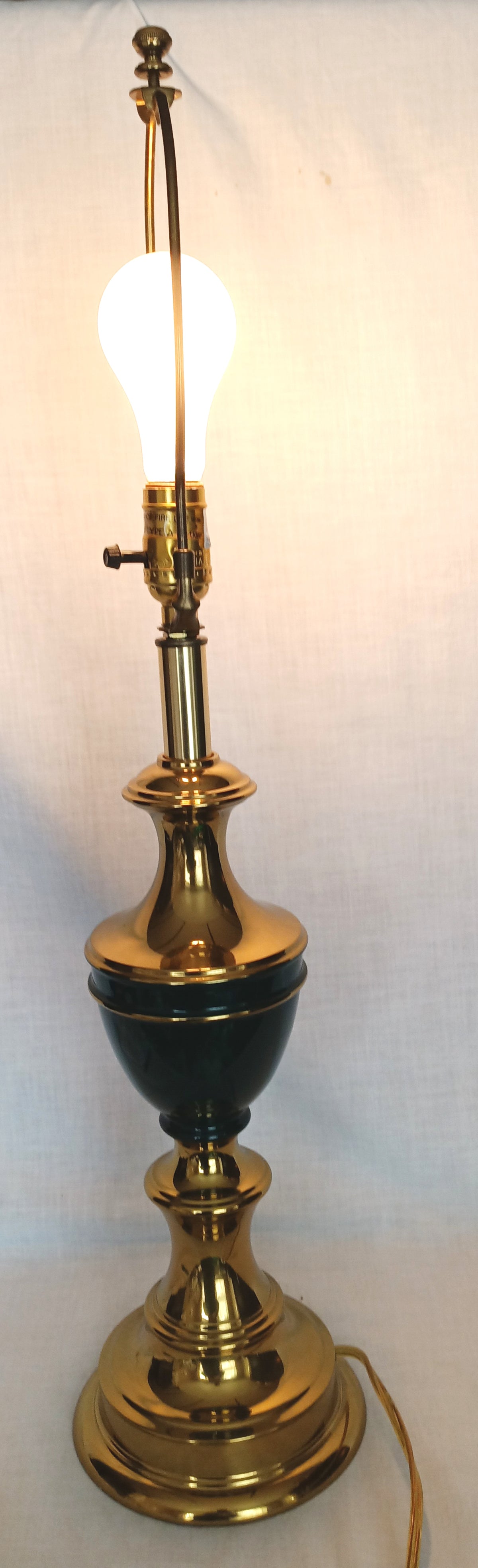 Vintage Hollywood Regency Style Solid Brass Dark Green Enamel Urn Trophy 3 Way Heavy Table Lamp Harp Finial 30”H