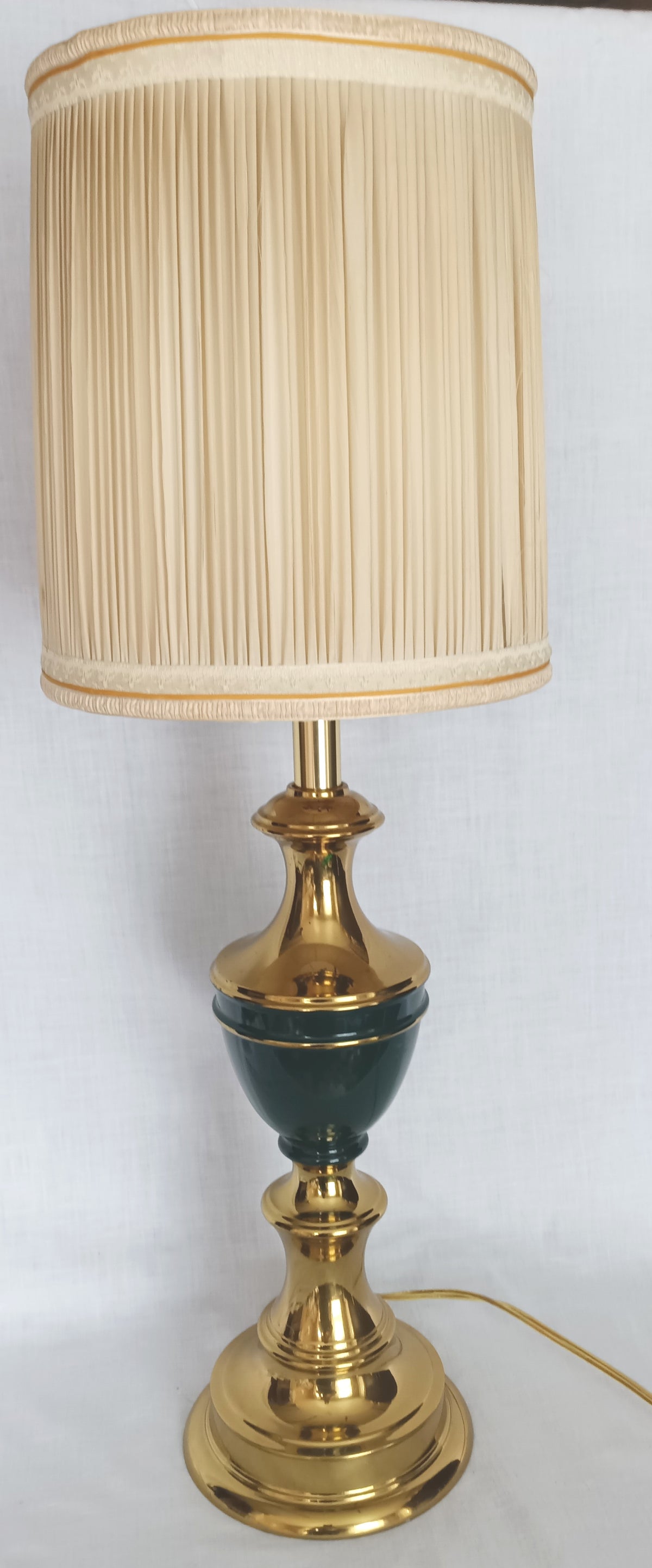 Vintage Hollywood Regency Style Solid Brass Dark Green Enamel Urn Trophy 3 Way Heavy Table Lamp Harp Finial 30”H