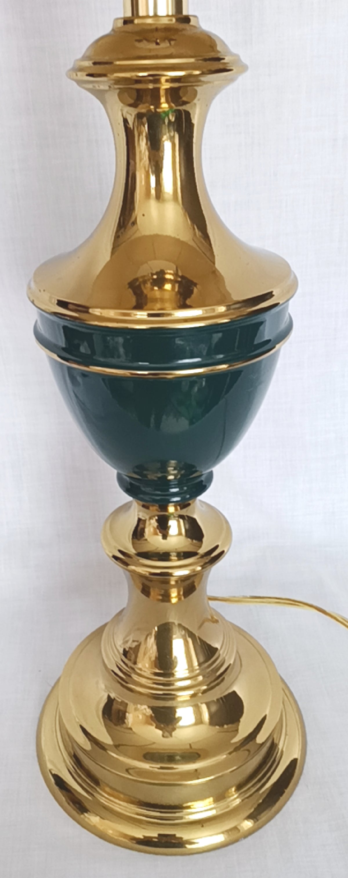 Vintage Hollywood Regency Style Solid Brass Dark Green Enamel Urn Trophy 3 Way Heavy Table Lamp Harp Finial 30”H