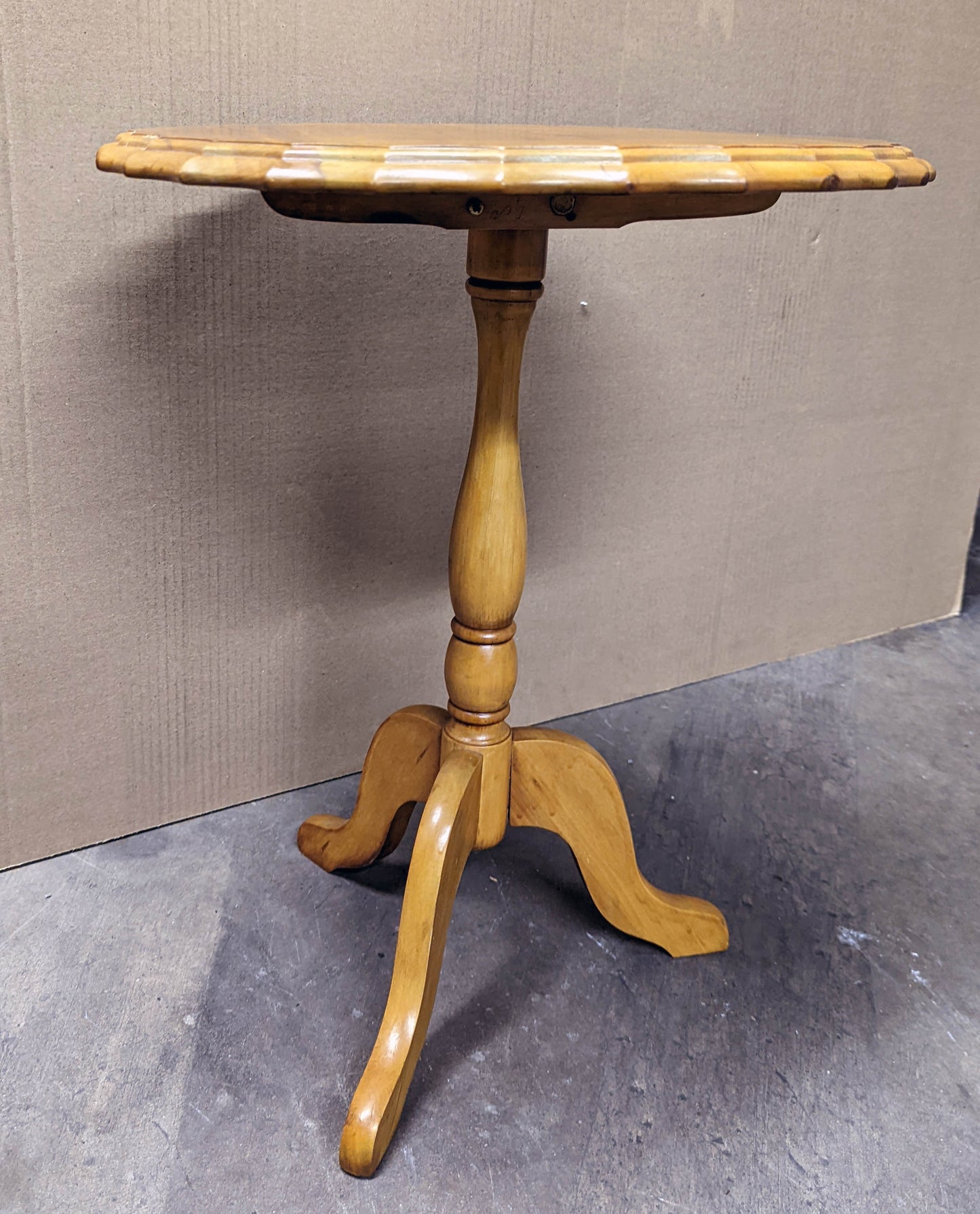 22" Round Antique Vintage Old Solid Wood Wooden Scalloped Lamp End Side Accent Table Plant Stand