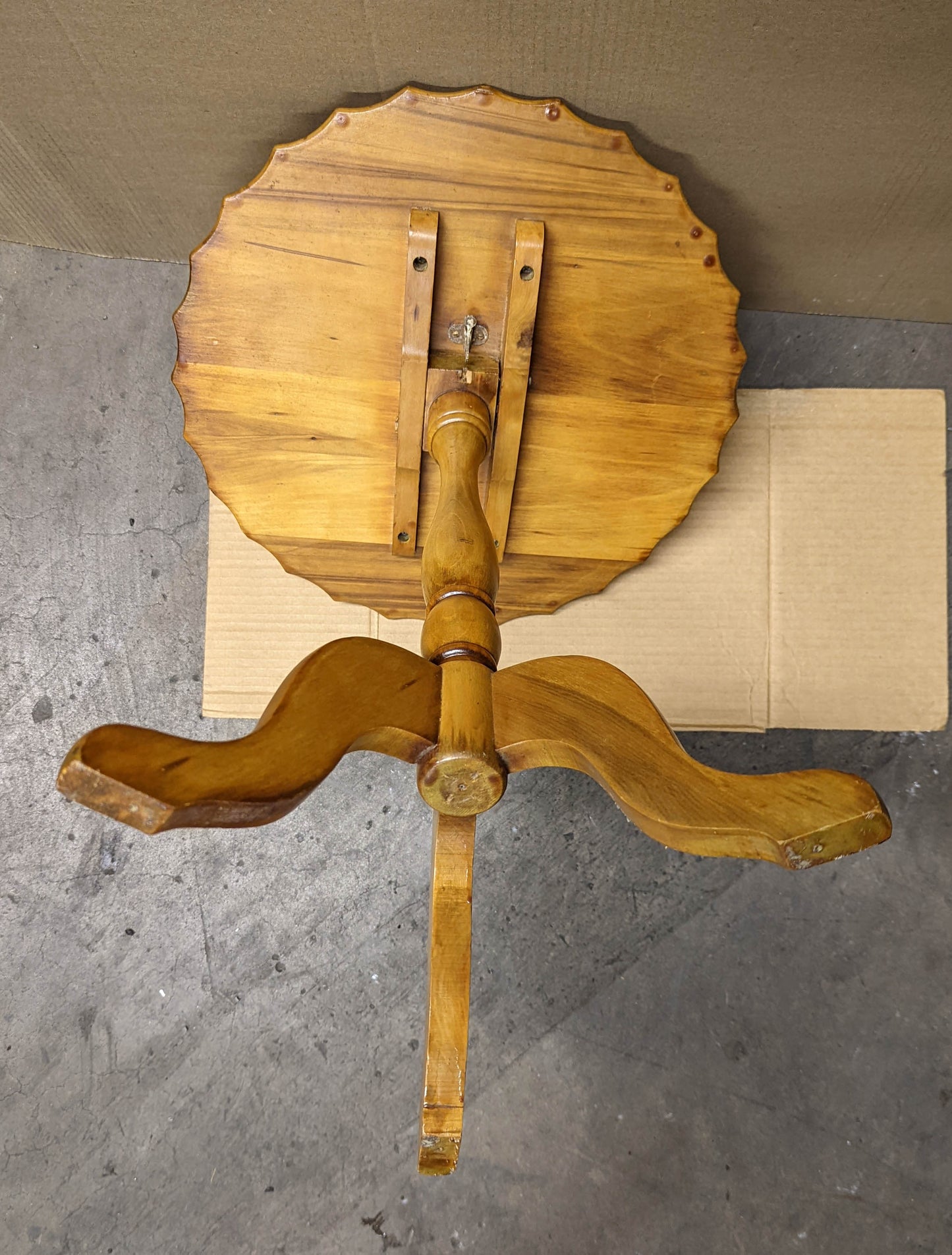 22" Round Antique Vintage Old Solid Wood Wooden Scalloped Lamp End Side Accent Table Plant Stand
